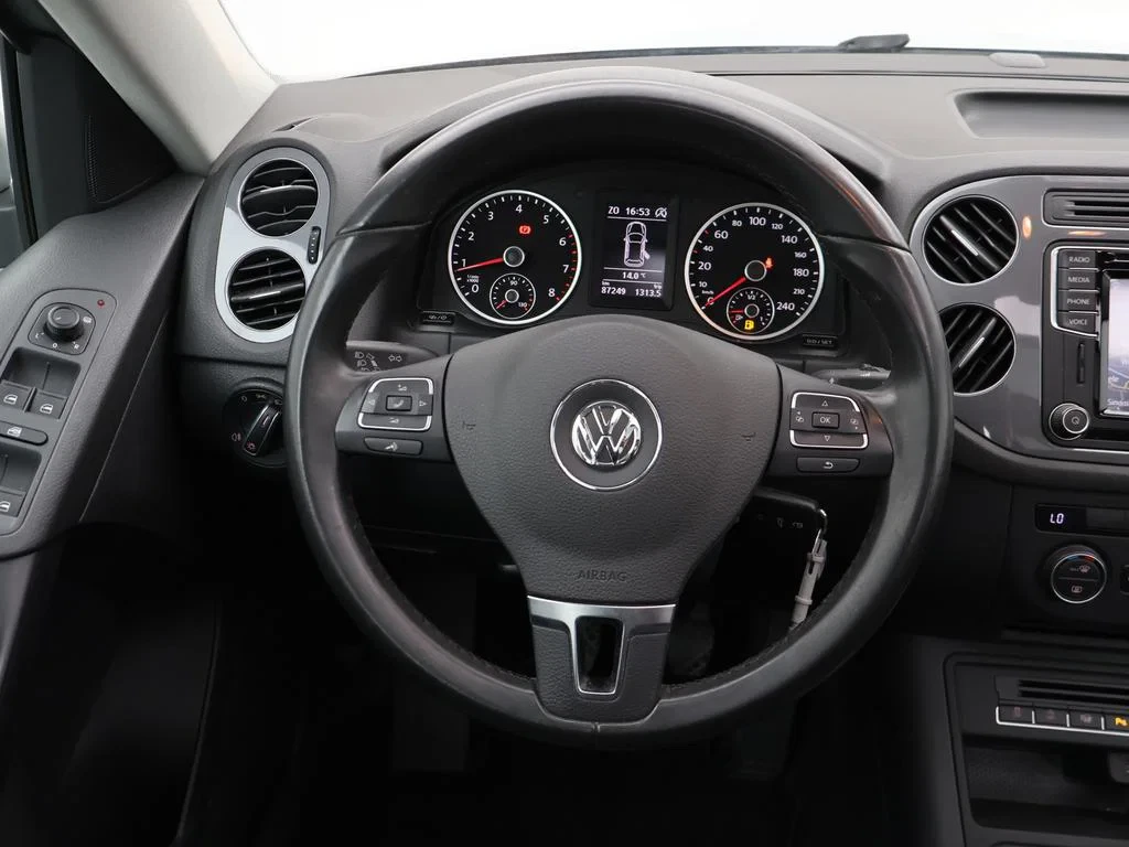 Volkswagen-Tiguan-image-13