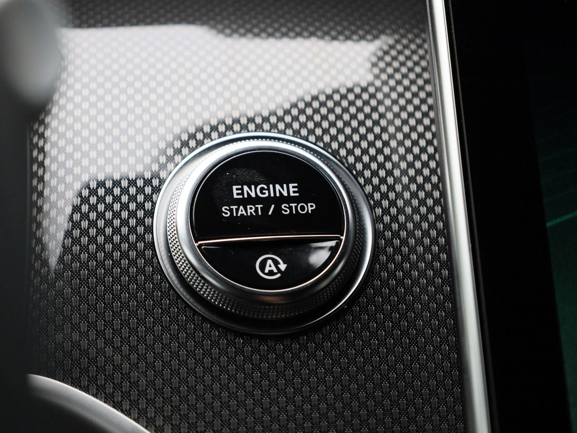 Mercedes-Benz-GLC-image-21