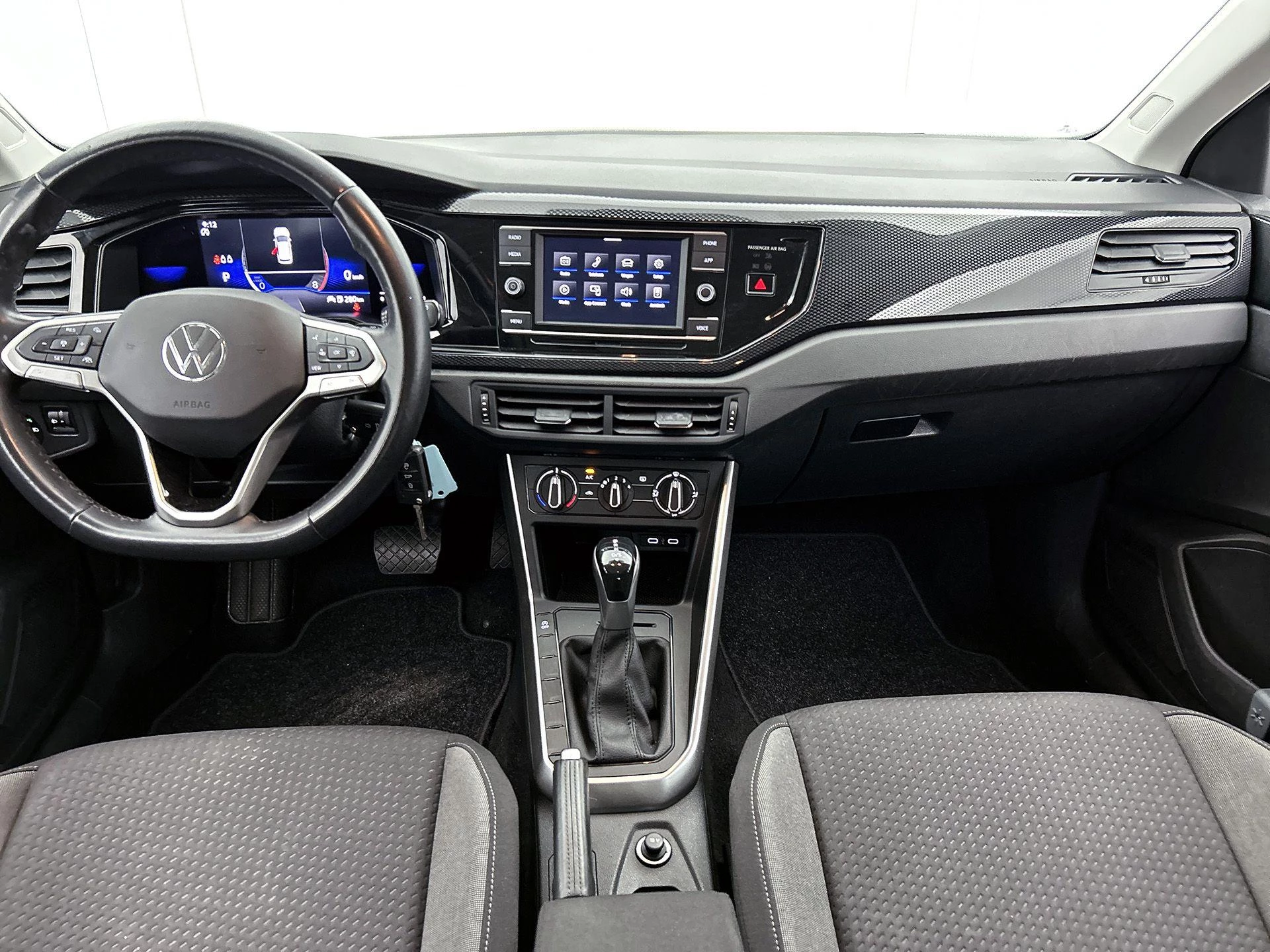 Volkswagen-Polo-image-20