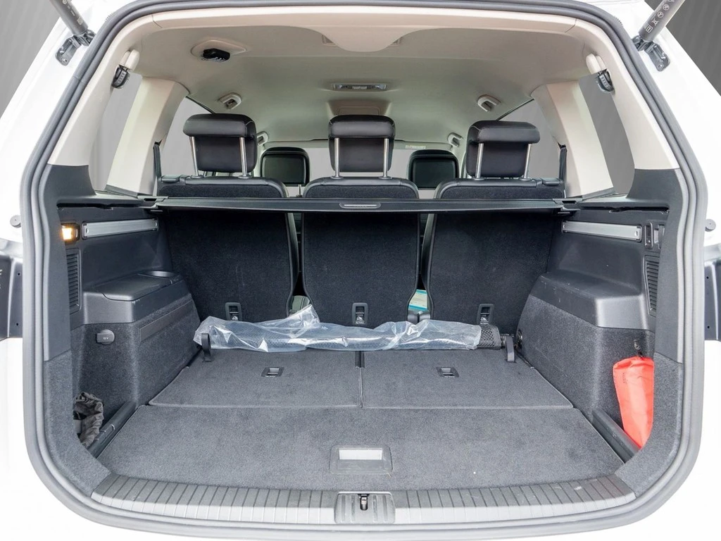 Volkswagen-Touran-image-5