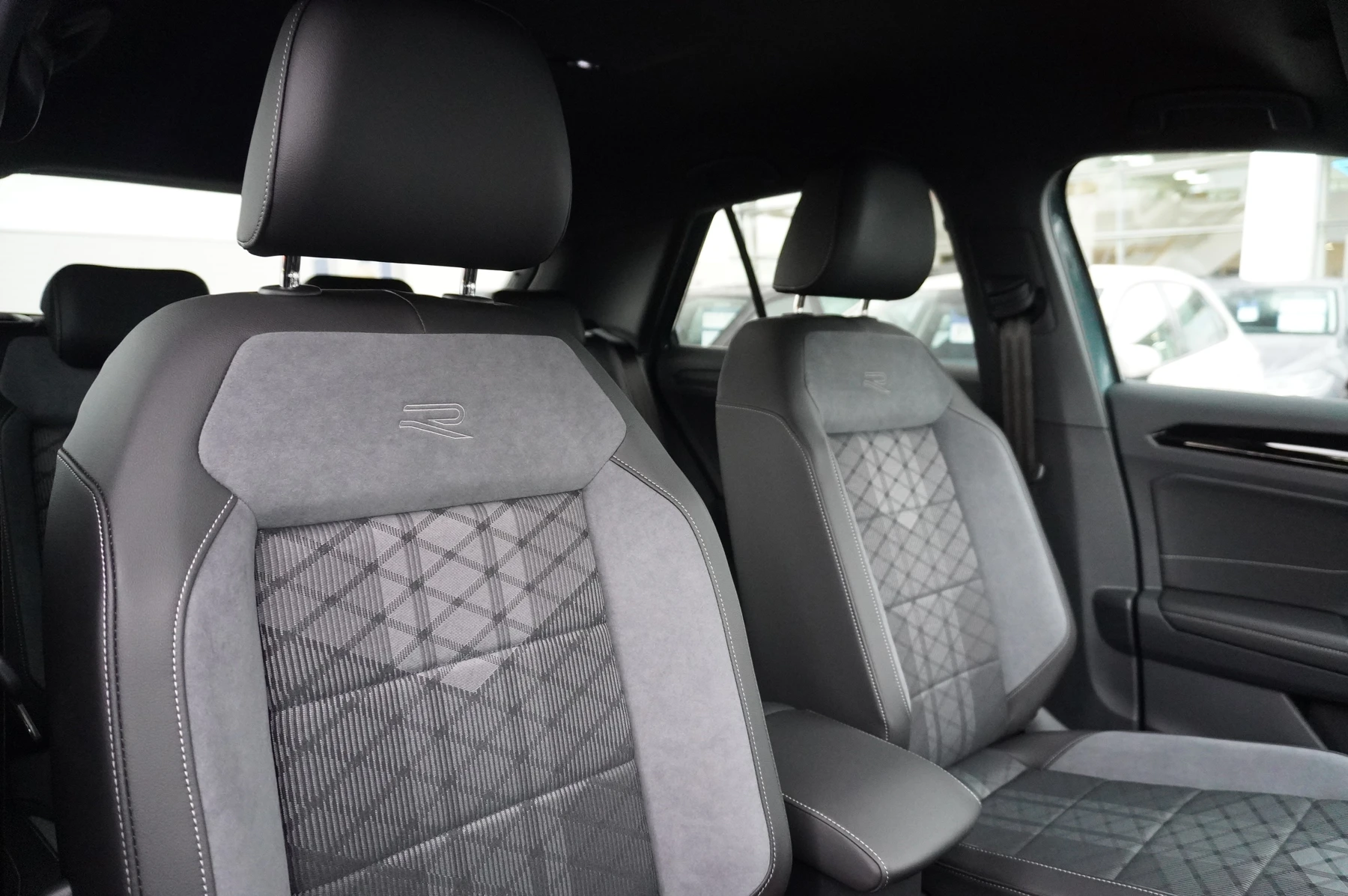 Volkswagen-T-Roc-image-7