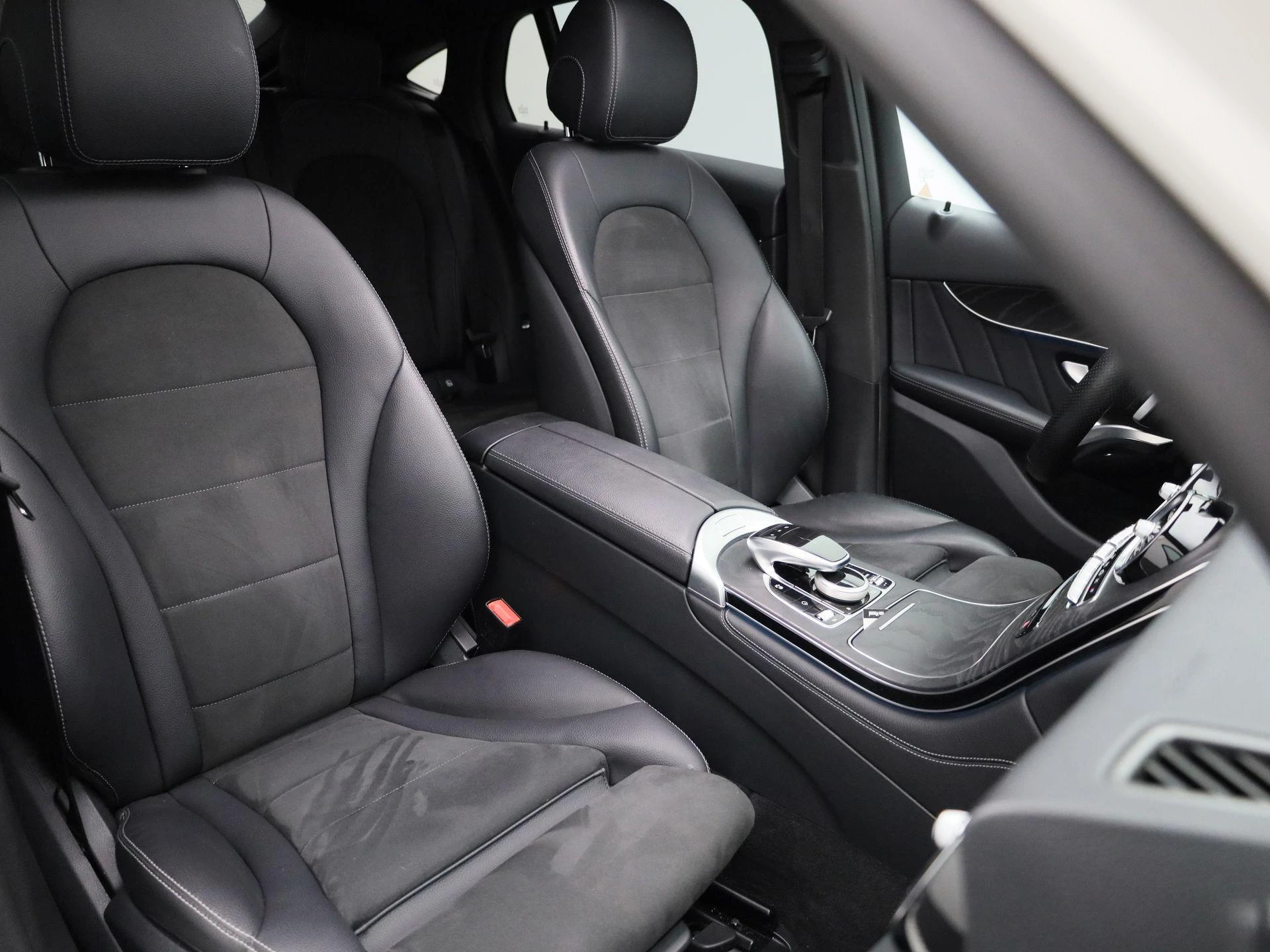 Mercedes-Benz-GLC-image-47