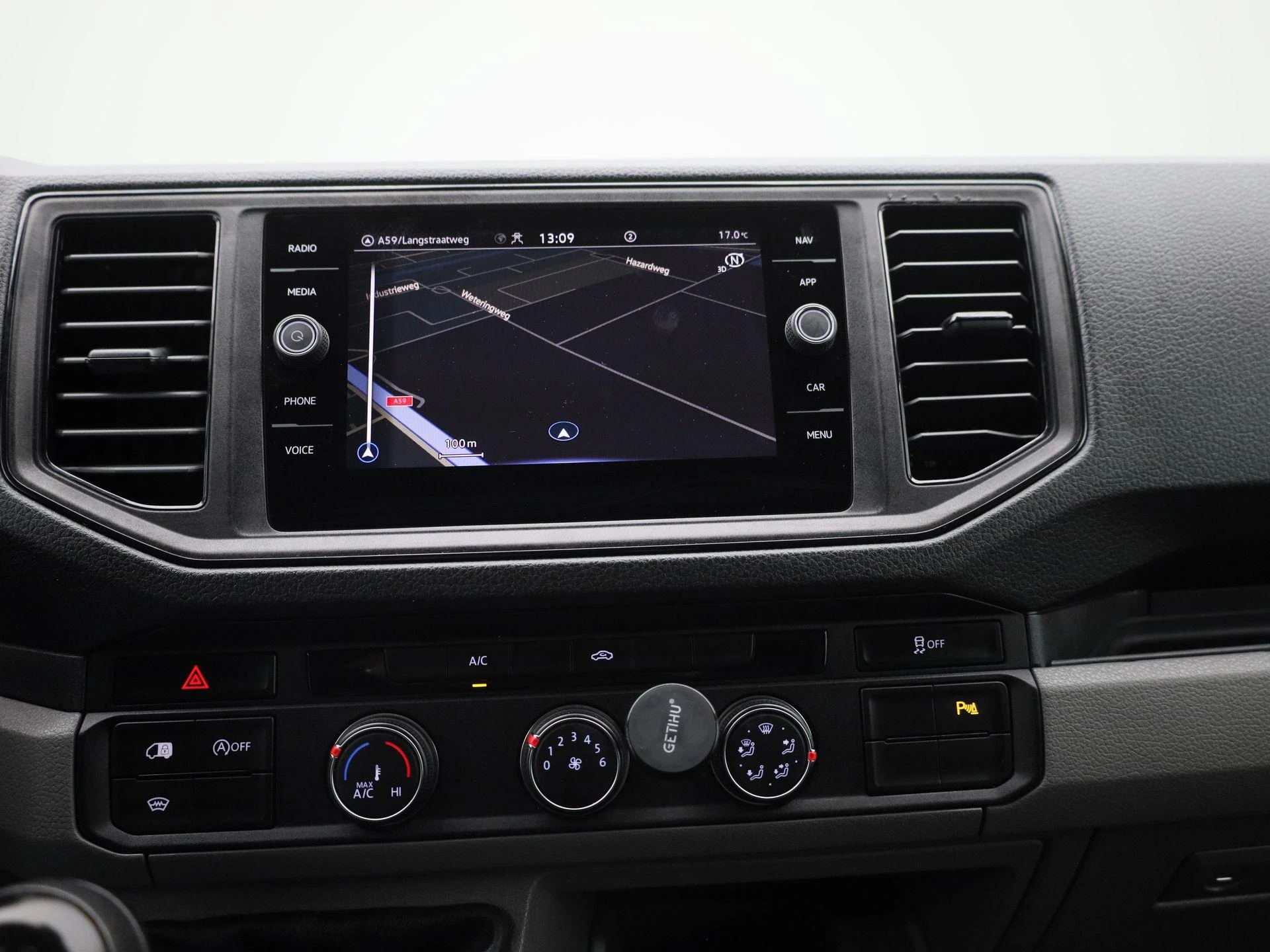 Volkswagen-Crafter-image-8