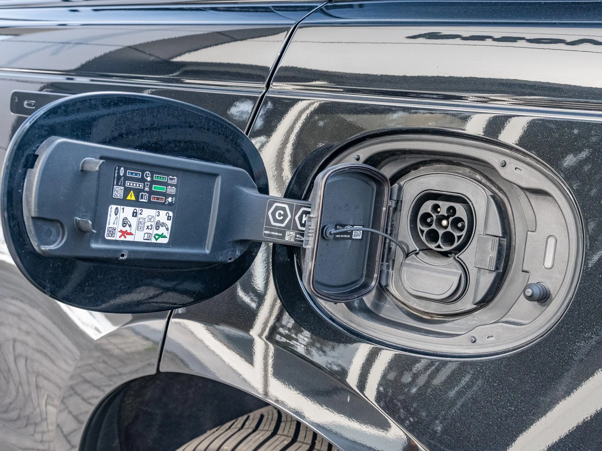 Land Rover Range Rover Velar P400e SE AWD Auto. 23MY