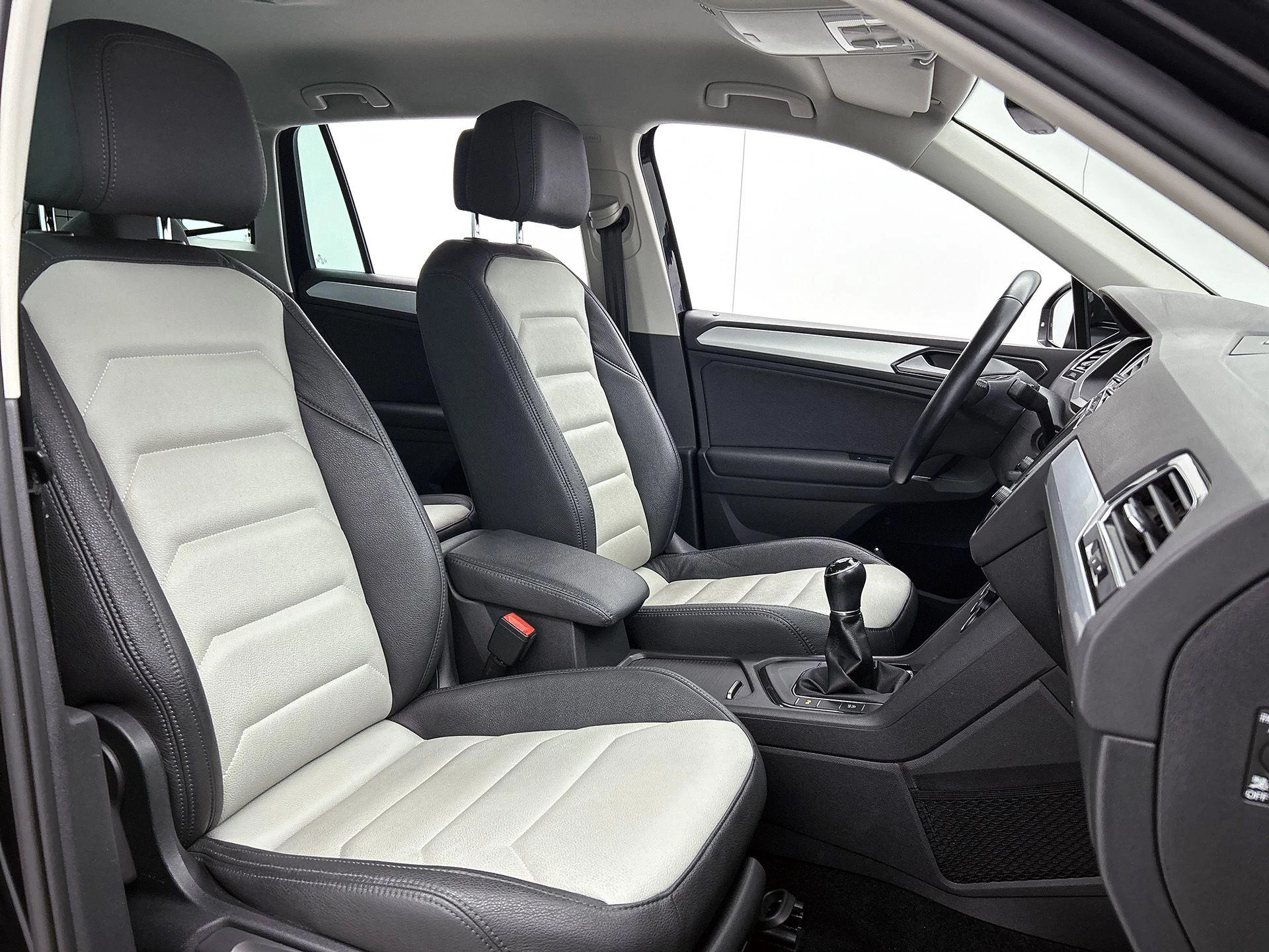 Volkswagen-Tiguan-image-29