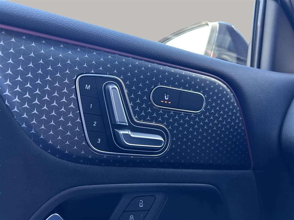 Mercedes-Benz-EQB-image-10