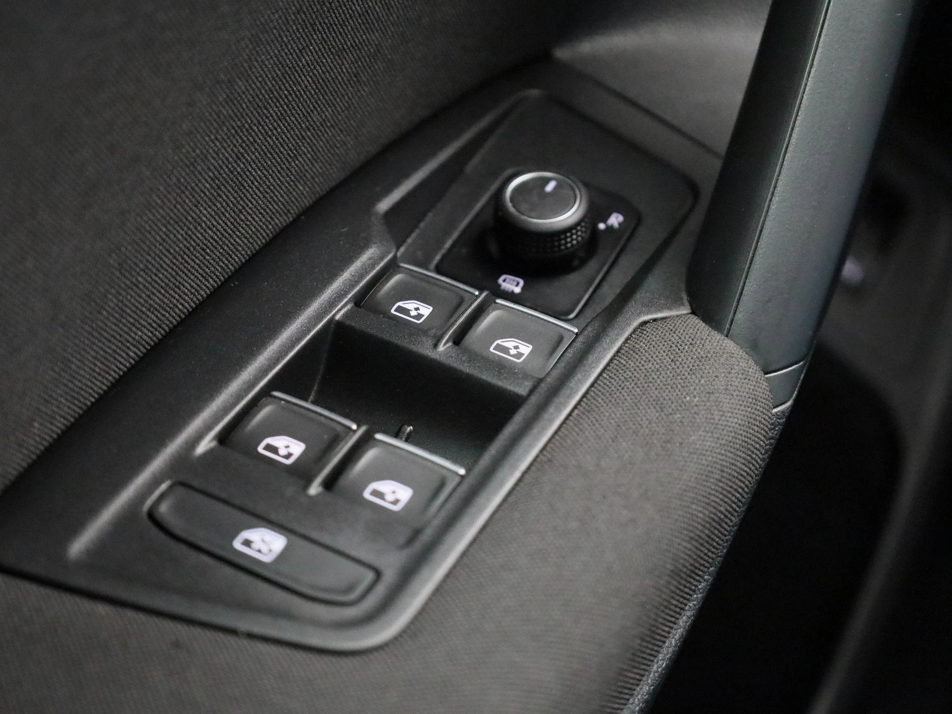 Volkswagen-Tiguan-image-35
