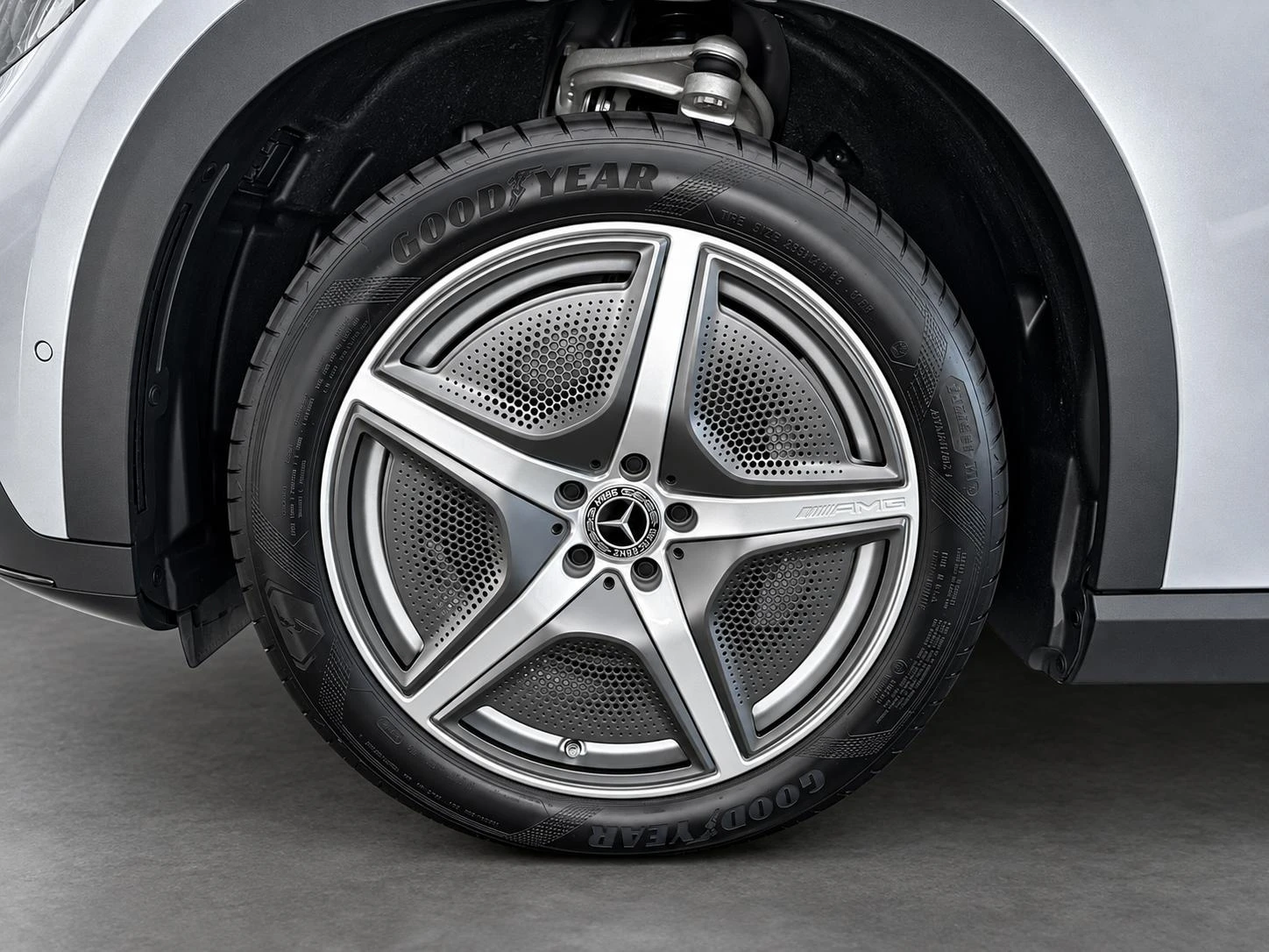 Mercedes-Benz-EQE-image-6