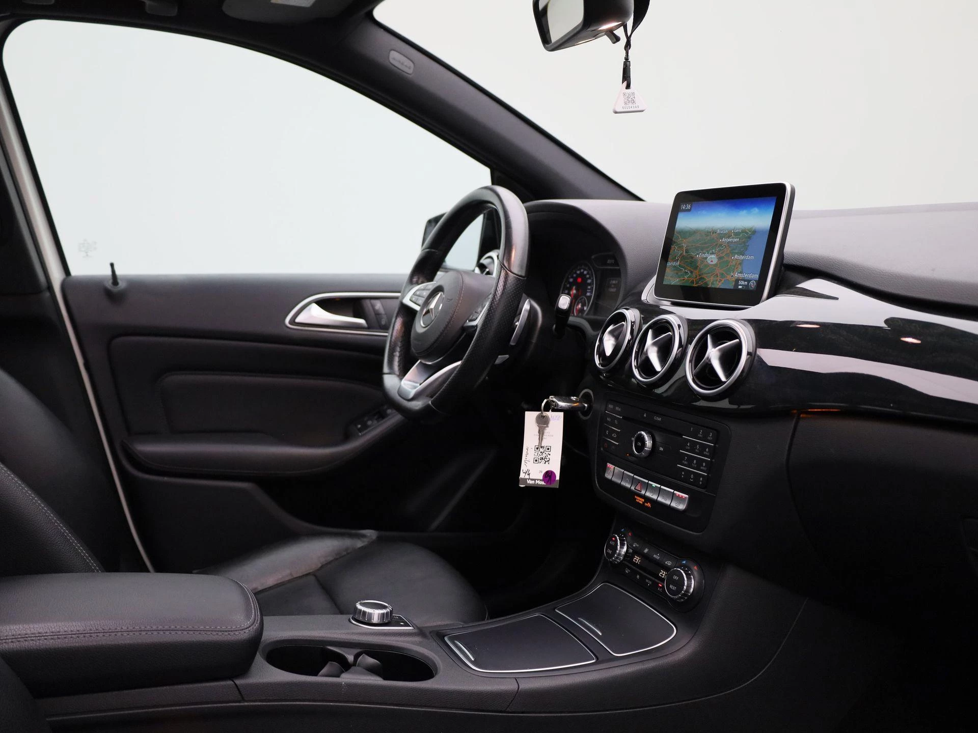 Mercedes-Benz-B-Klasse-image-31