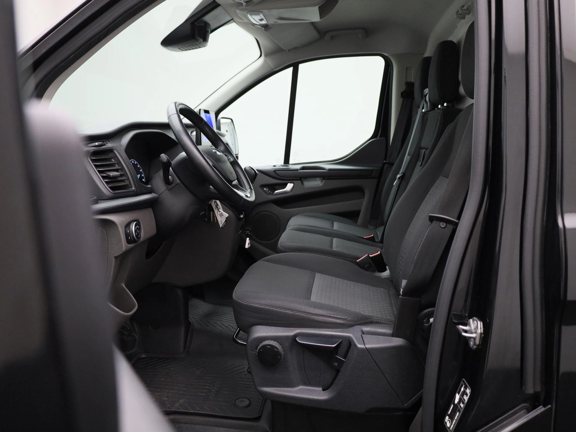 Ford-Transit Custom-image-16
