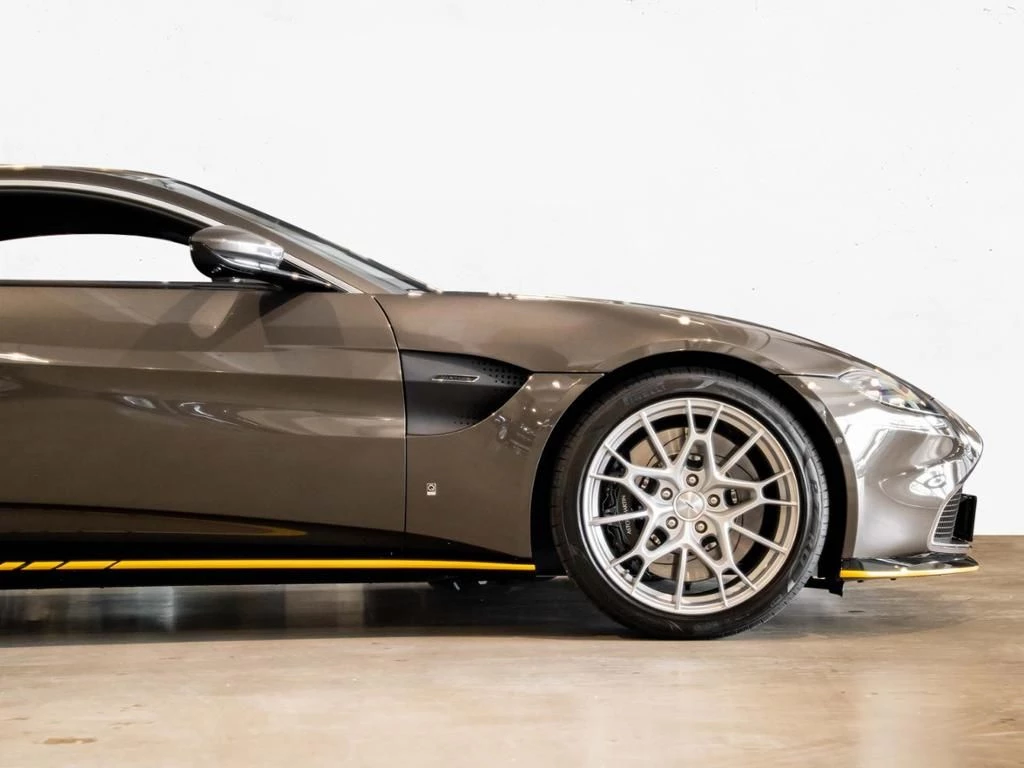 Aston Martin V8 Vantage Coupé 007 Edition 1 of 100