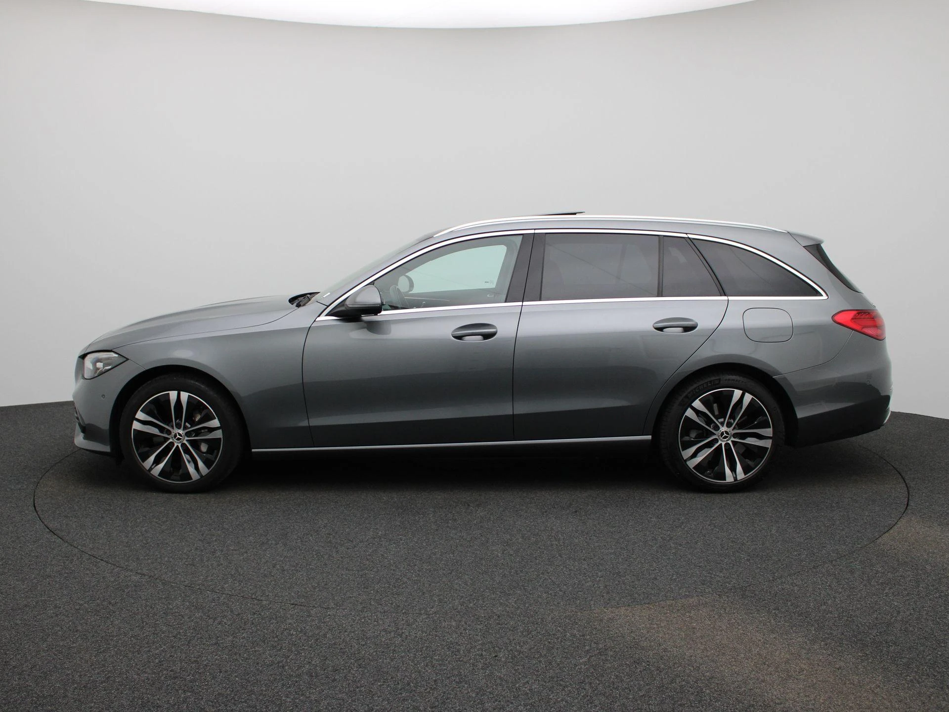 Mercedes-Benz-C-Klasse-image-4