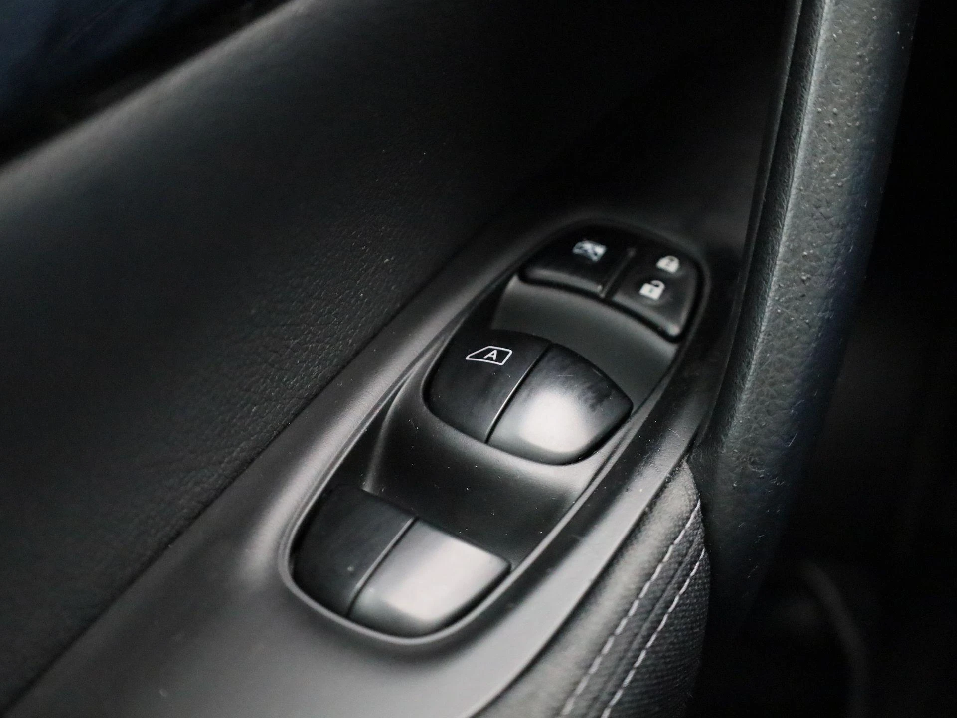 Nissan-QASHQAI-image-25