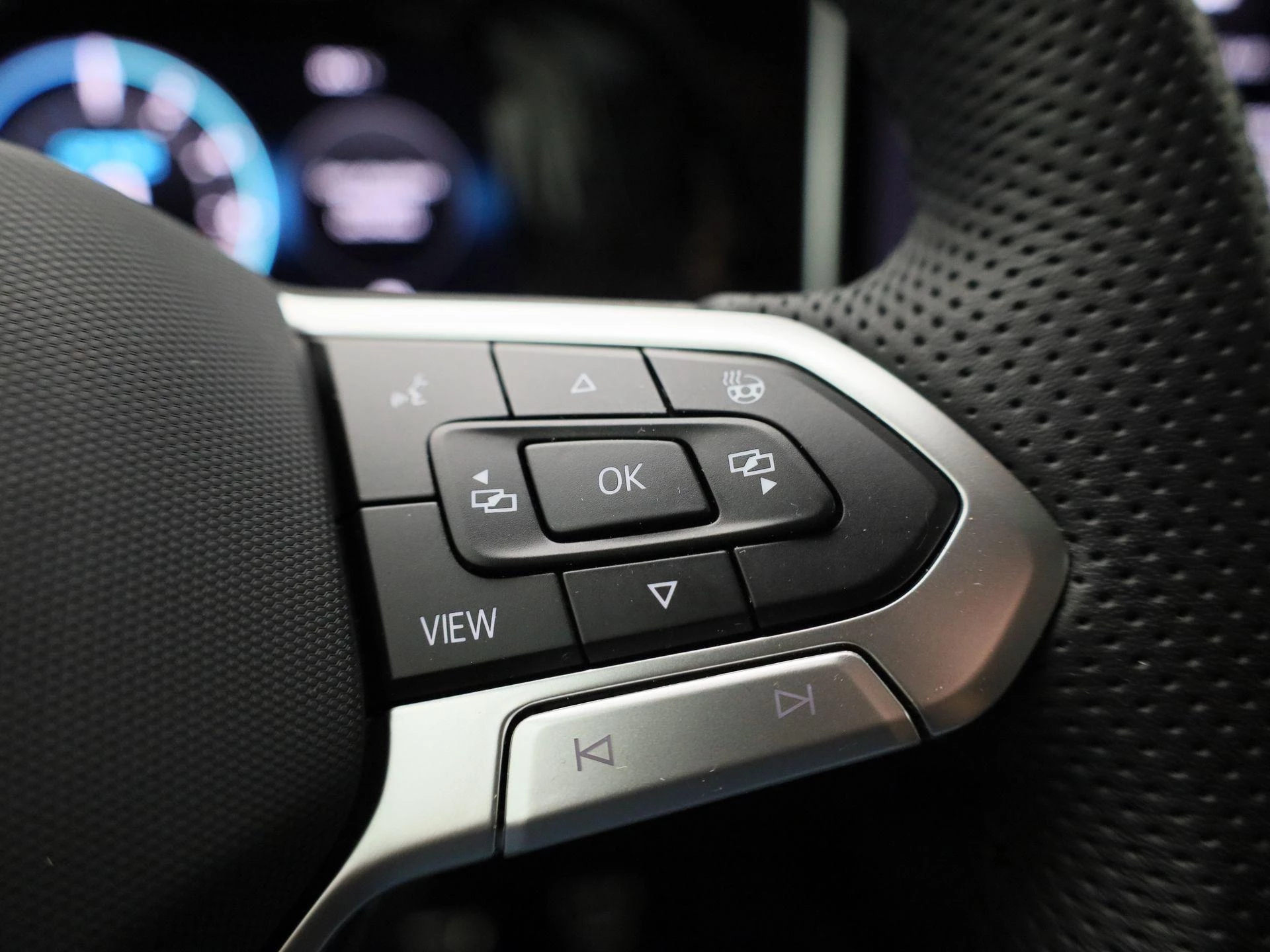 Volkswagen-Golf-image-25