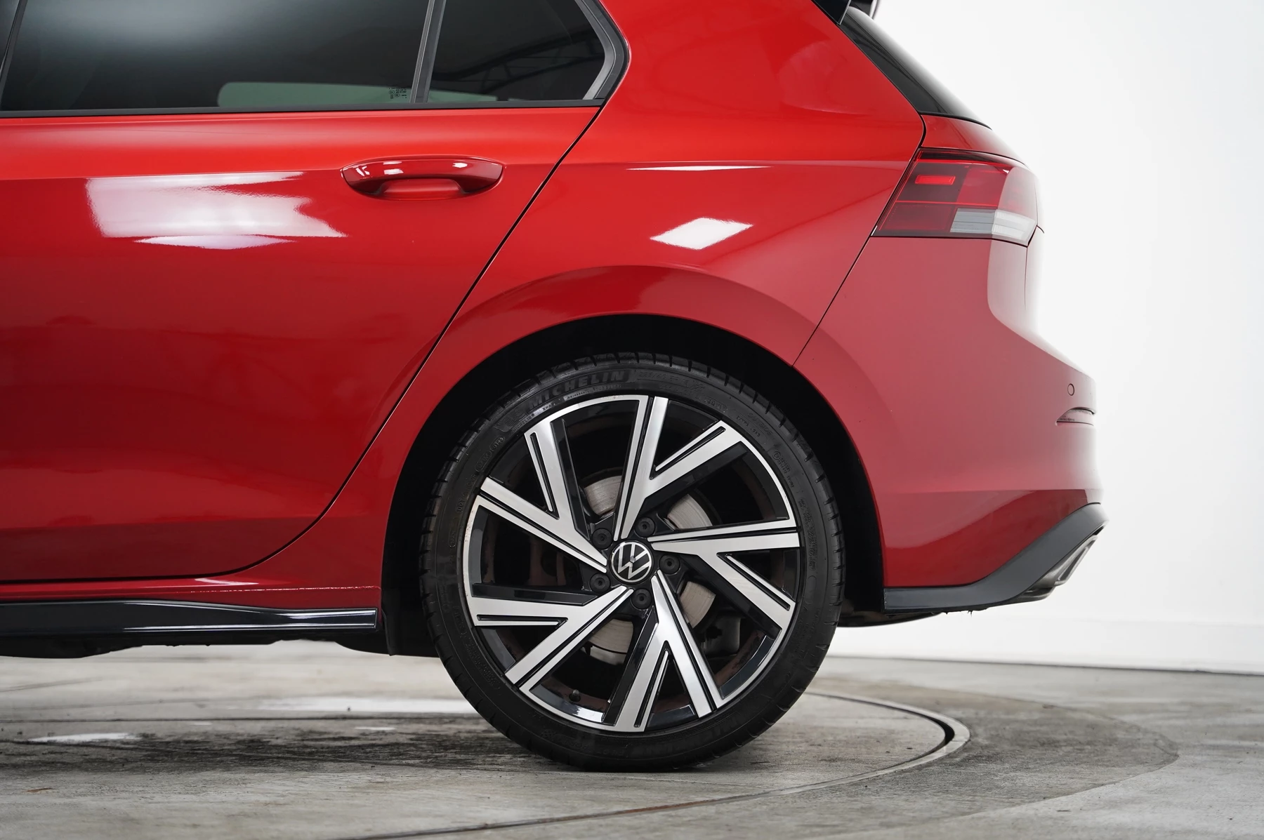 Volkswagen-Golf-image-26