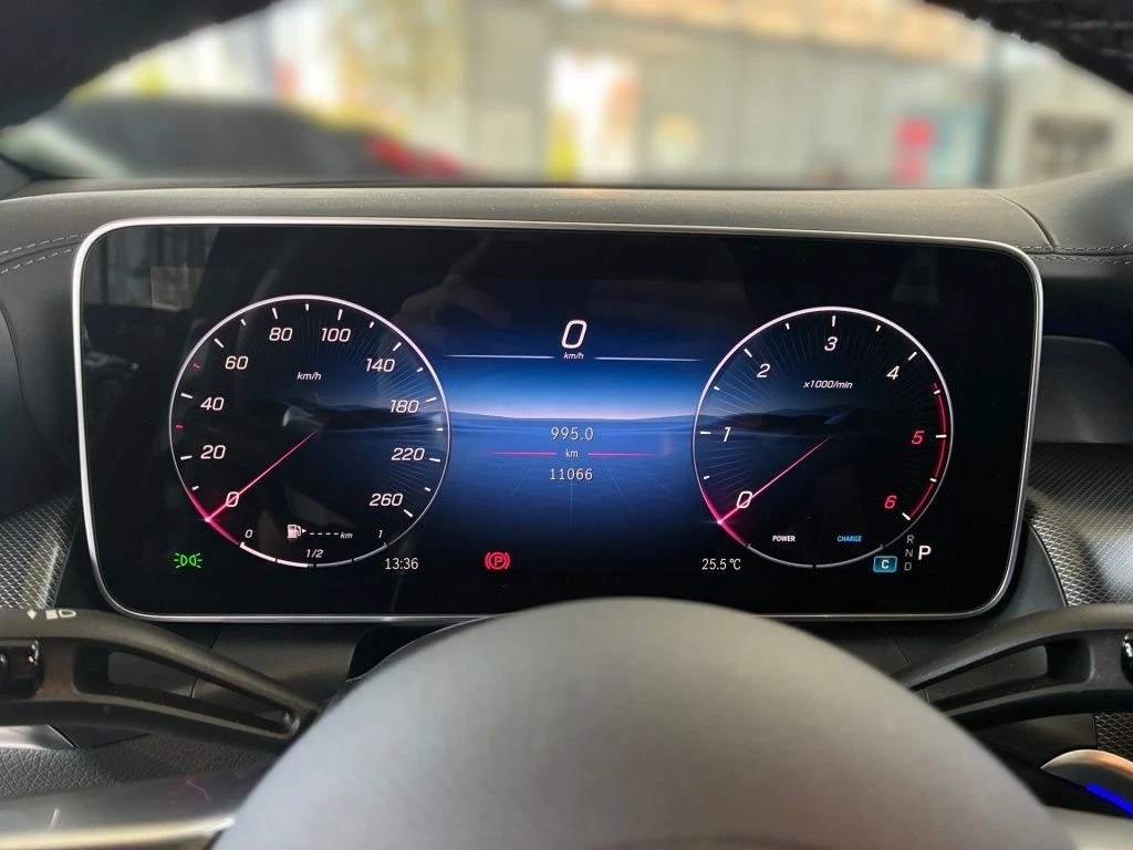 Mercedes-Benz-GLC 220 d-image-6