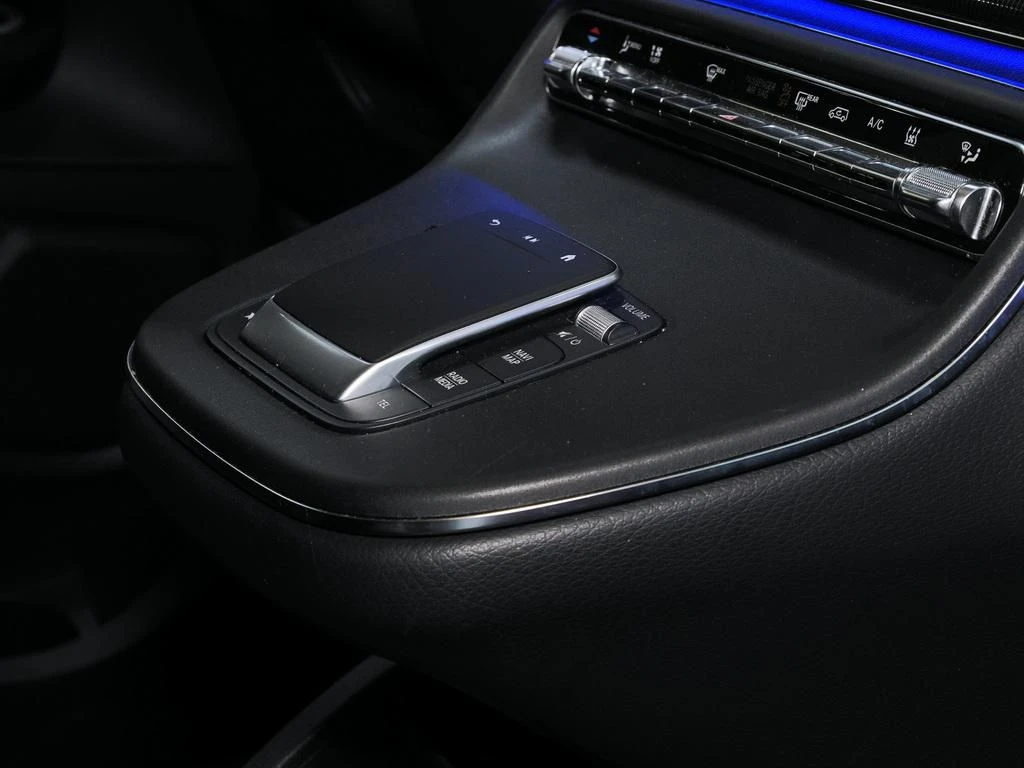 Mercedes-Benz-V-Klasse 220-image-10