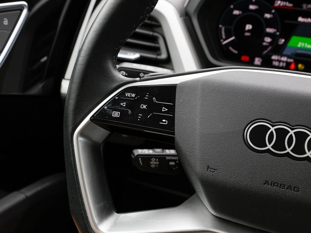 Audi Q4 e-tron 40 /MatrixLED/Navi/Pano/RFK/ACC