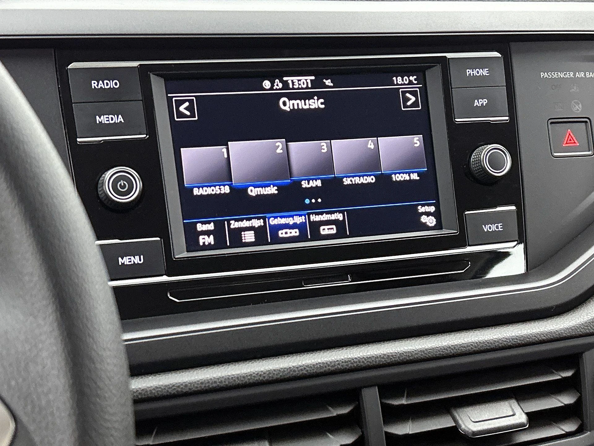 Volkswagen-Polo-image-7