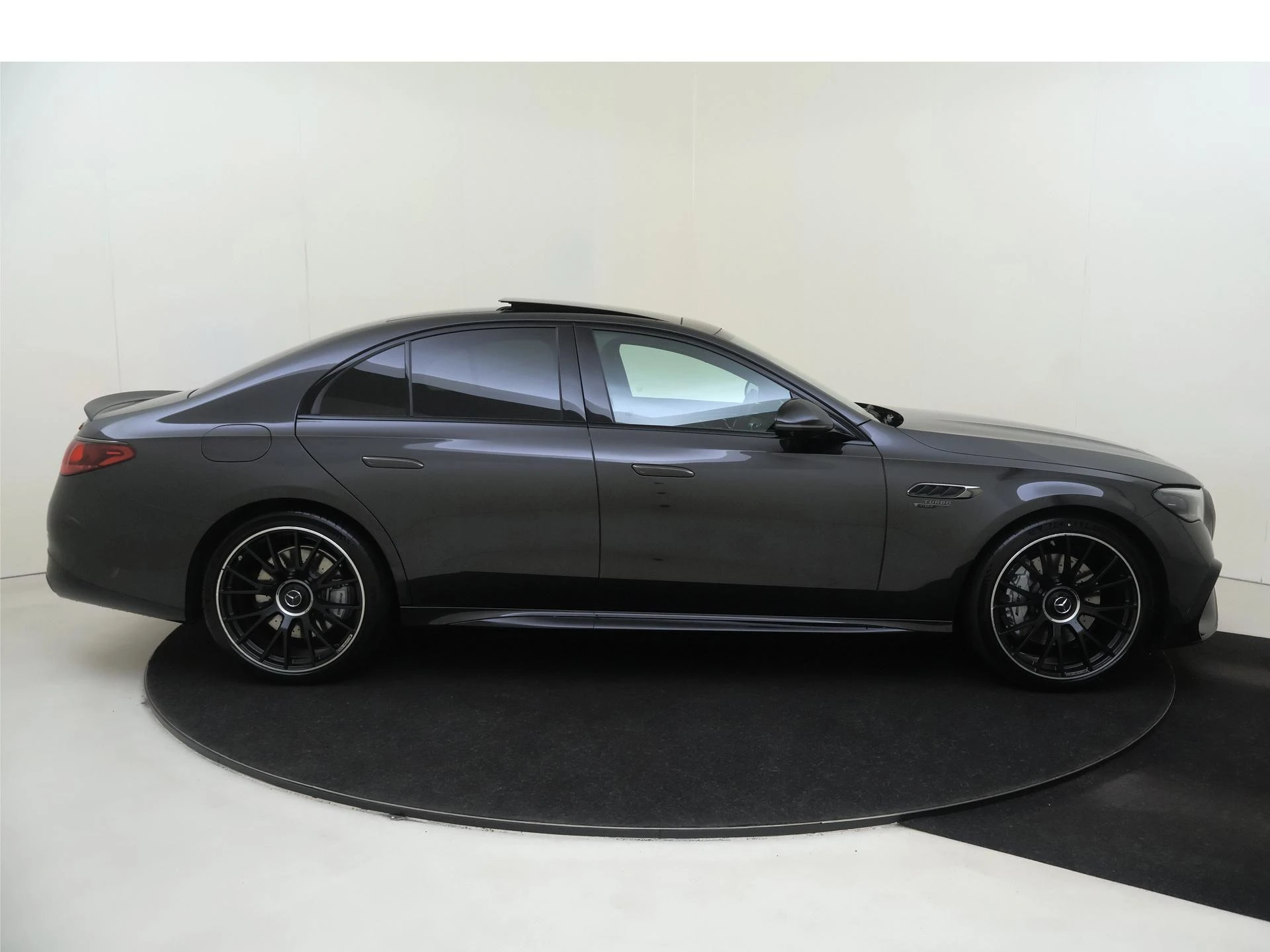 Mercedes-Benz-E-Klasse-image-8