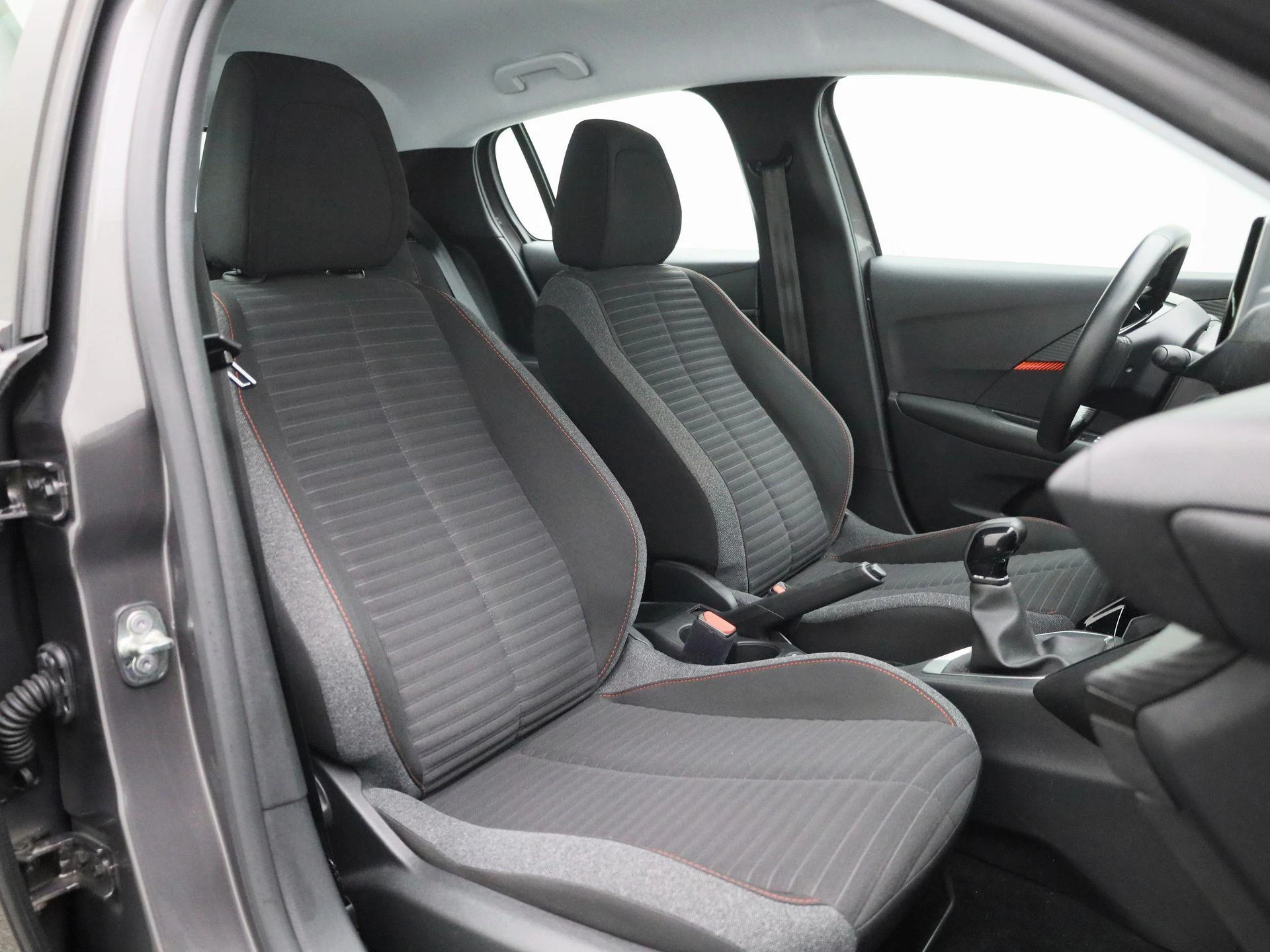 Peugeot-208-image-27