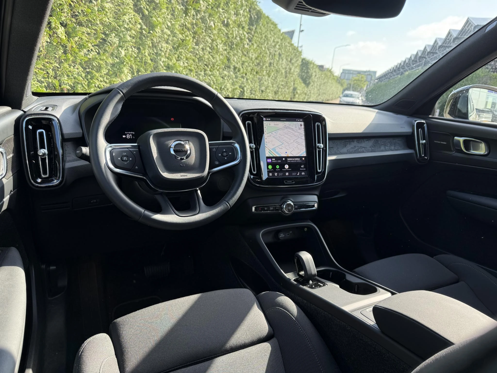 Volvo-EX40-image-1