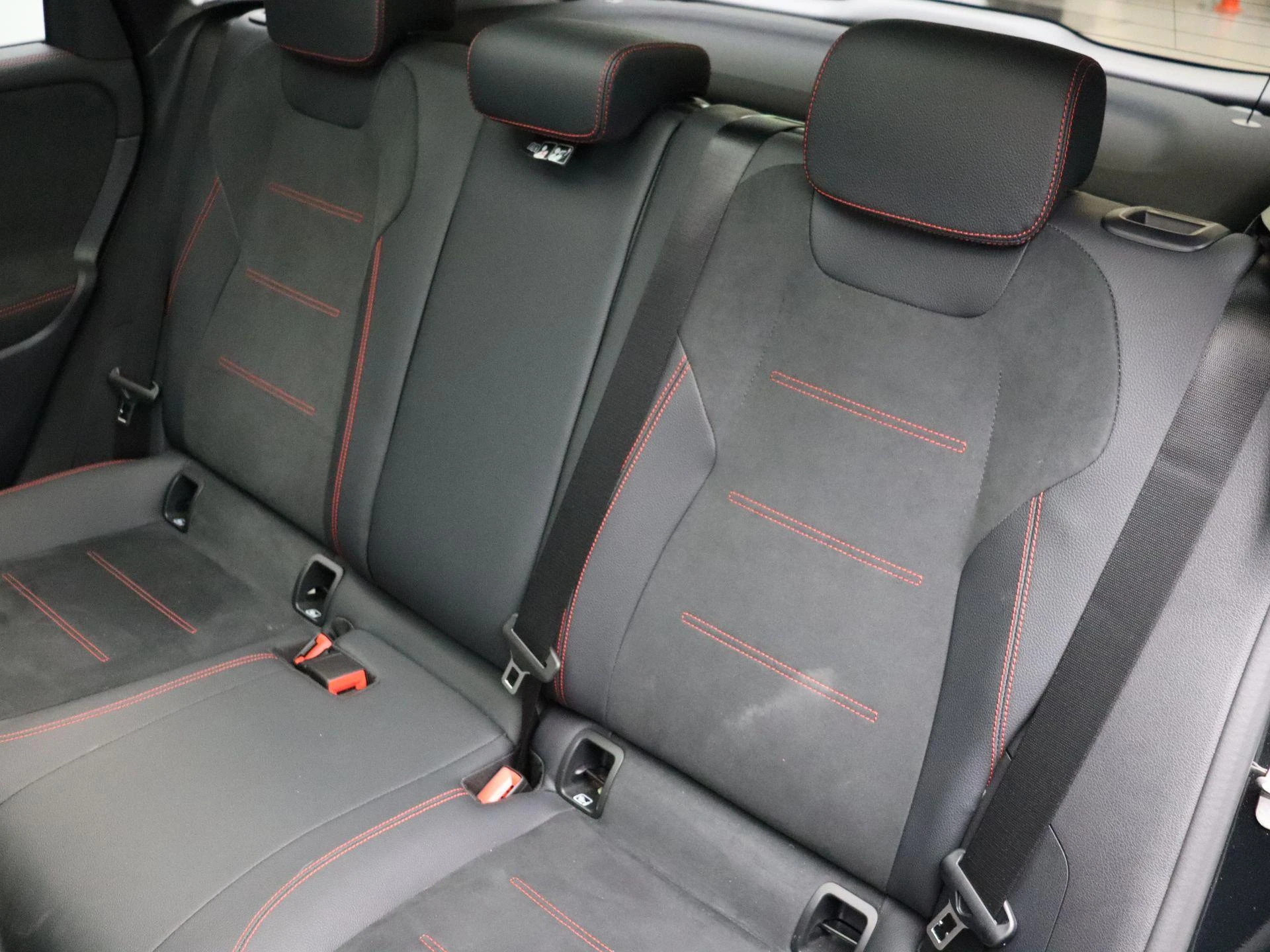 Mercedes-Benz-B-Klasse-image-23