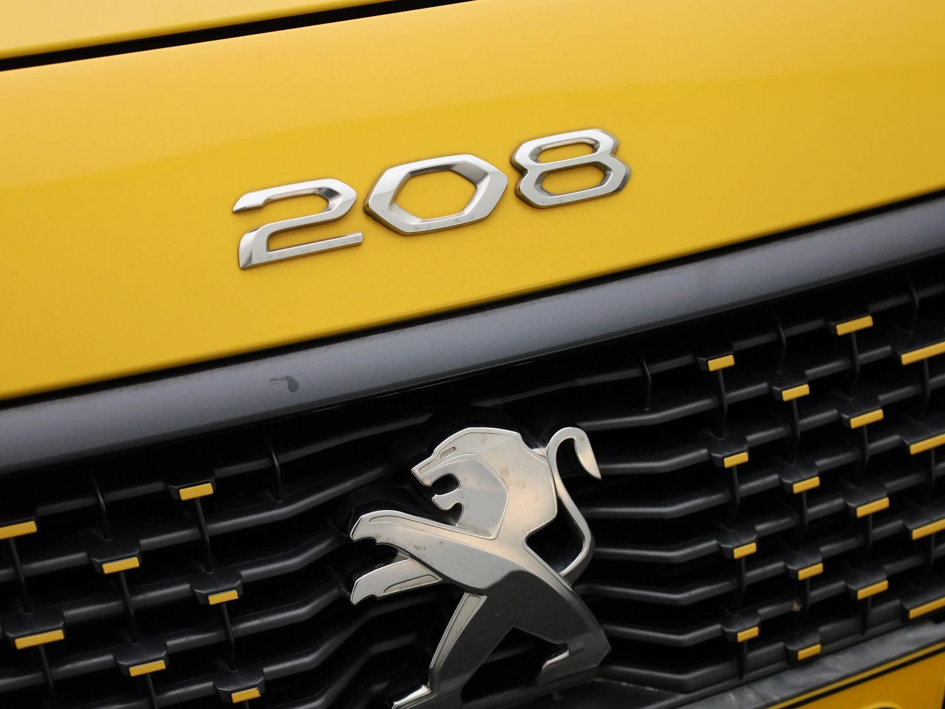 Peugeot-e-208-image-32