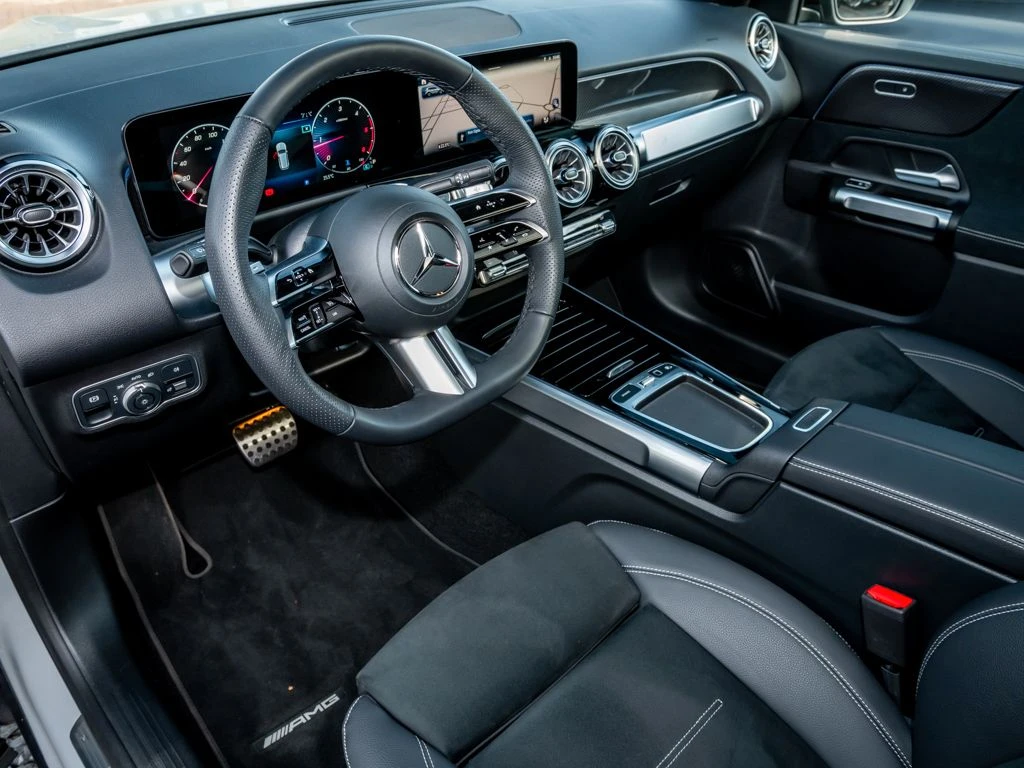 Mercedes-Benz-GLB 200 d-image-8