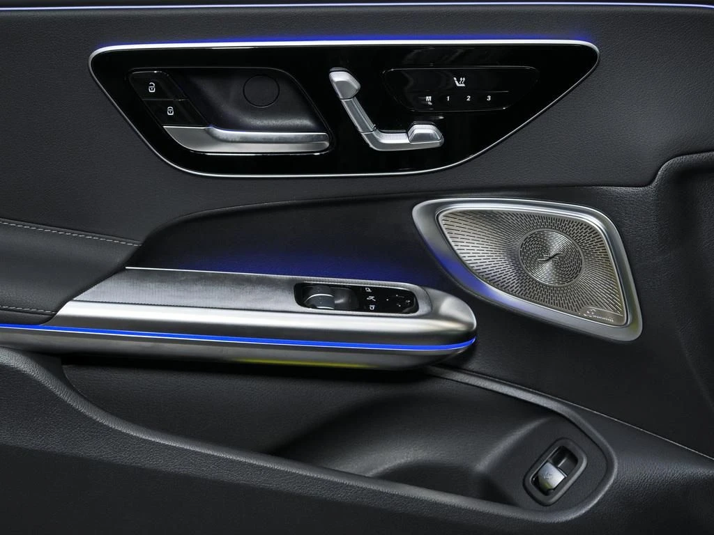 Mercedes-Benz-CLE 200-image-13