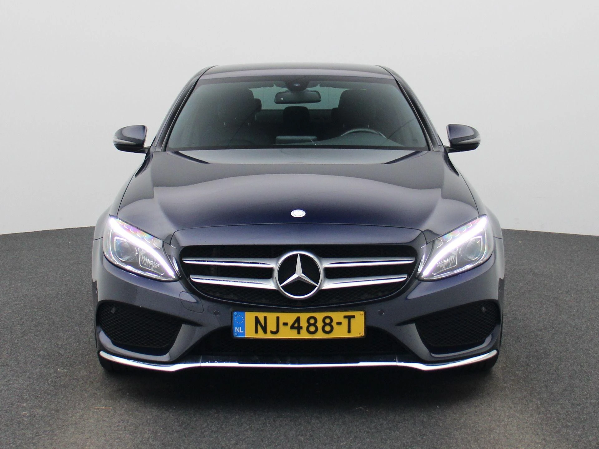 Mercedes-Benz-C-Klasse-image-2