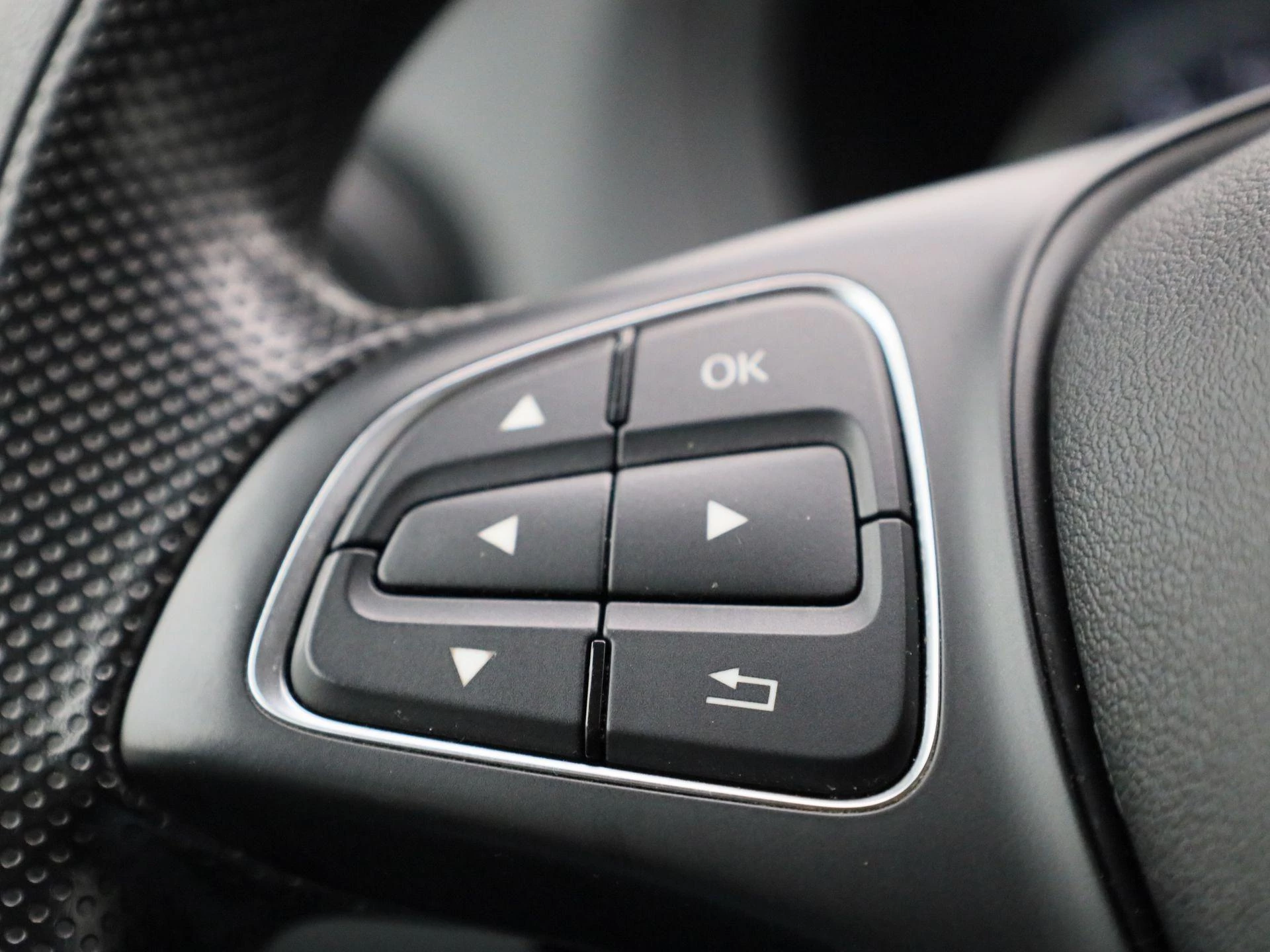 Mercedes-Benz-Vito-image-22