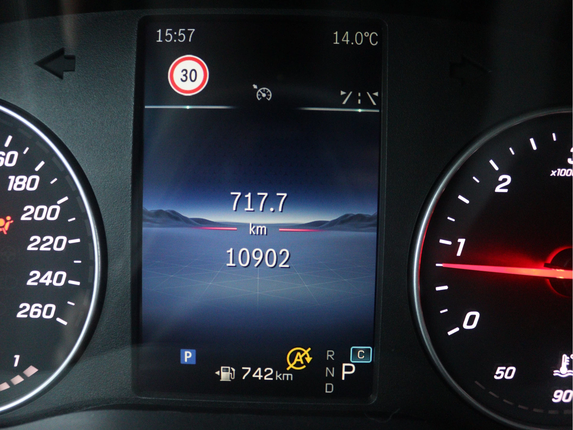Mercedes-Benz-Vito-image-6