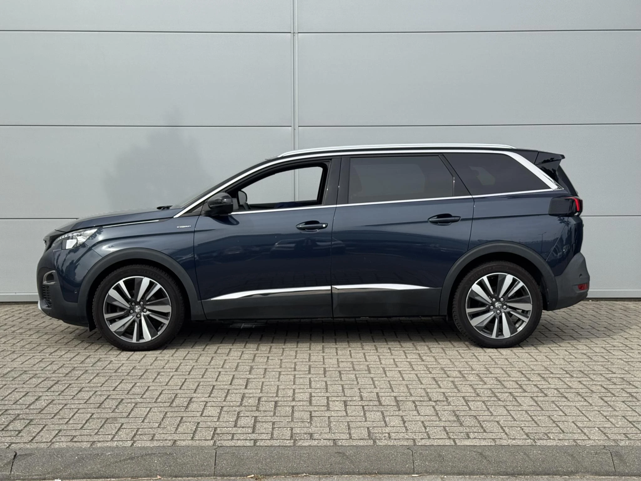 Peugeot-5008-image-2