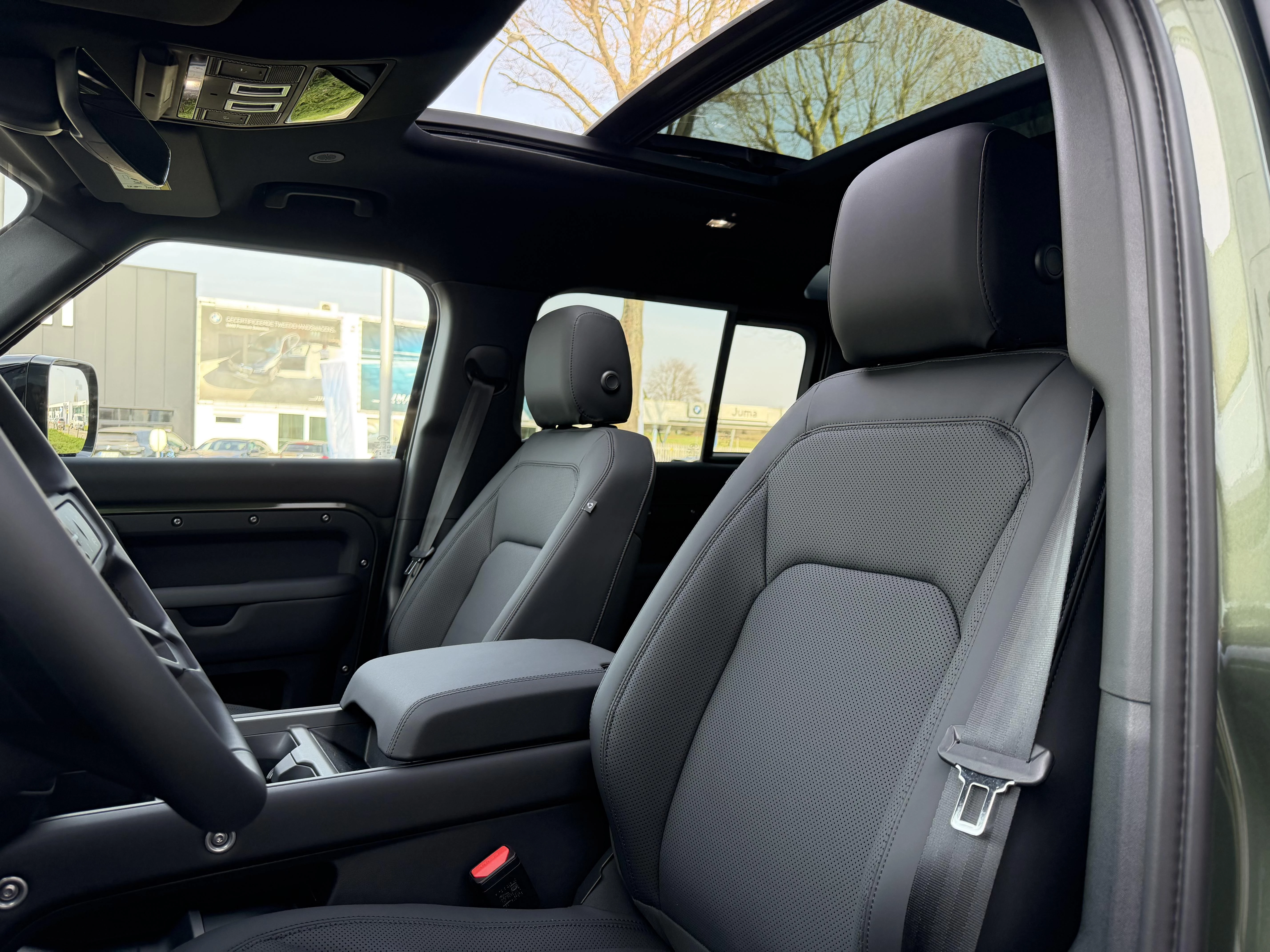 Land Rover Defender 110 D250 X-Dynamic SE AWD Auto. 26MY