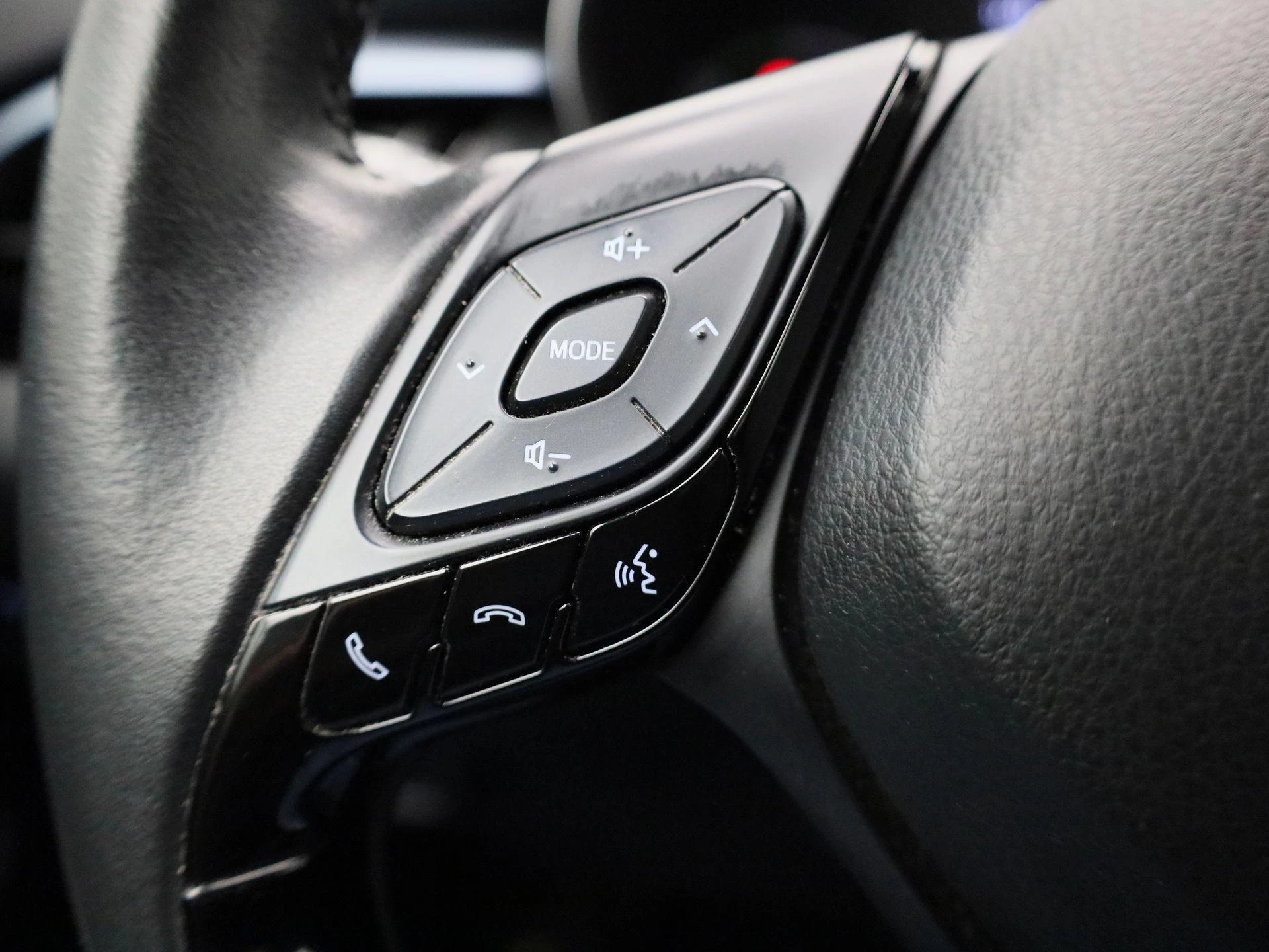 Toyota-C-HR-image-18