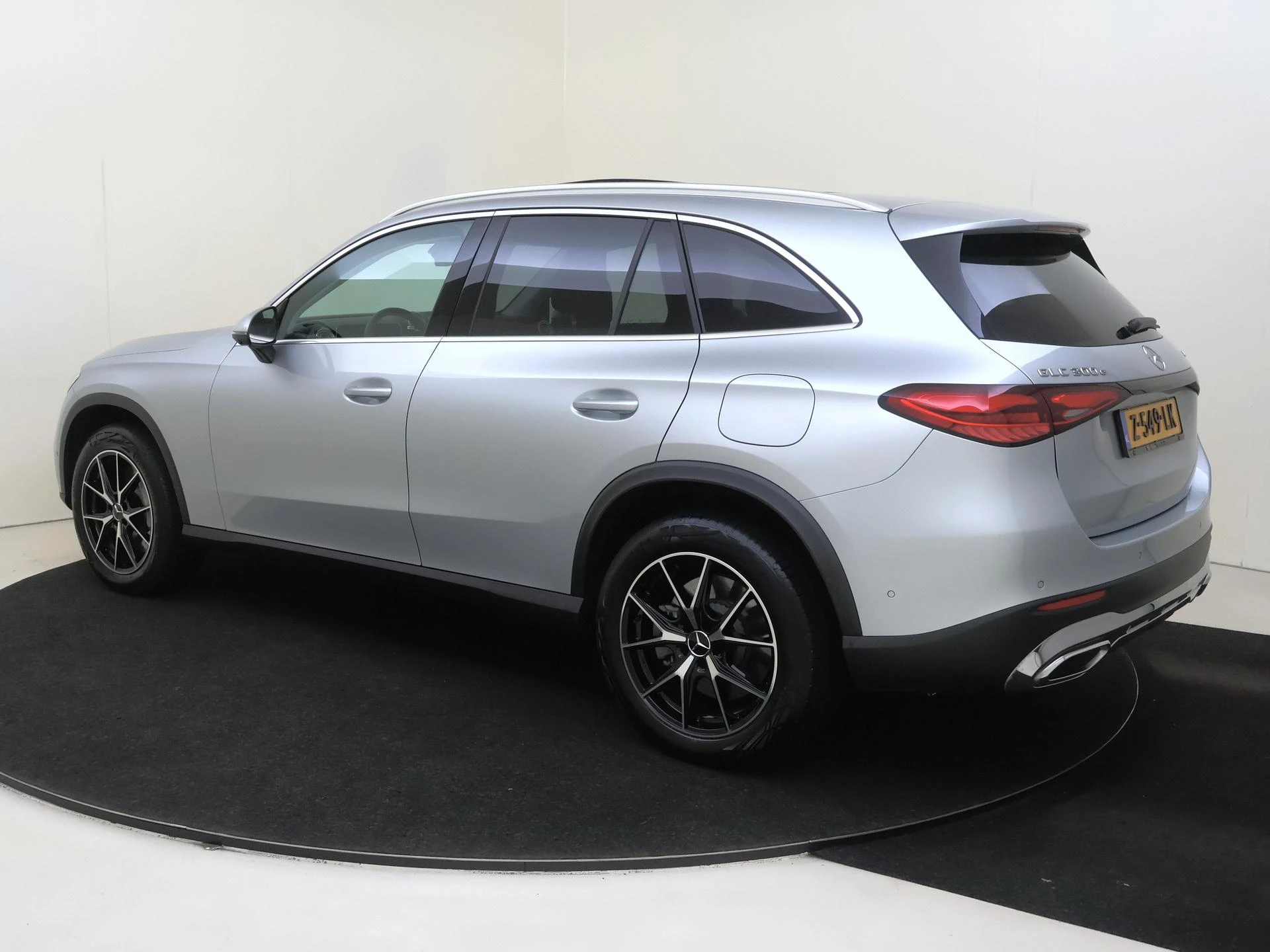 Mercedes-Benz-GLC-image-5