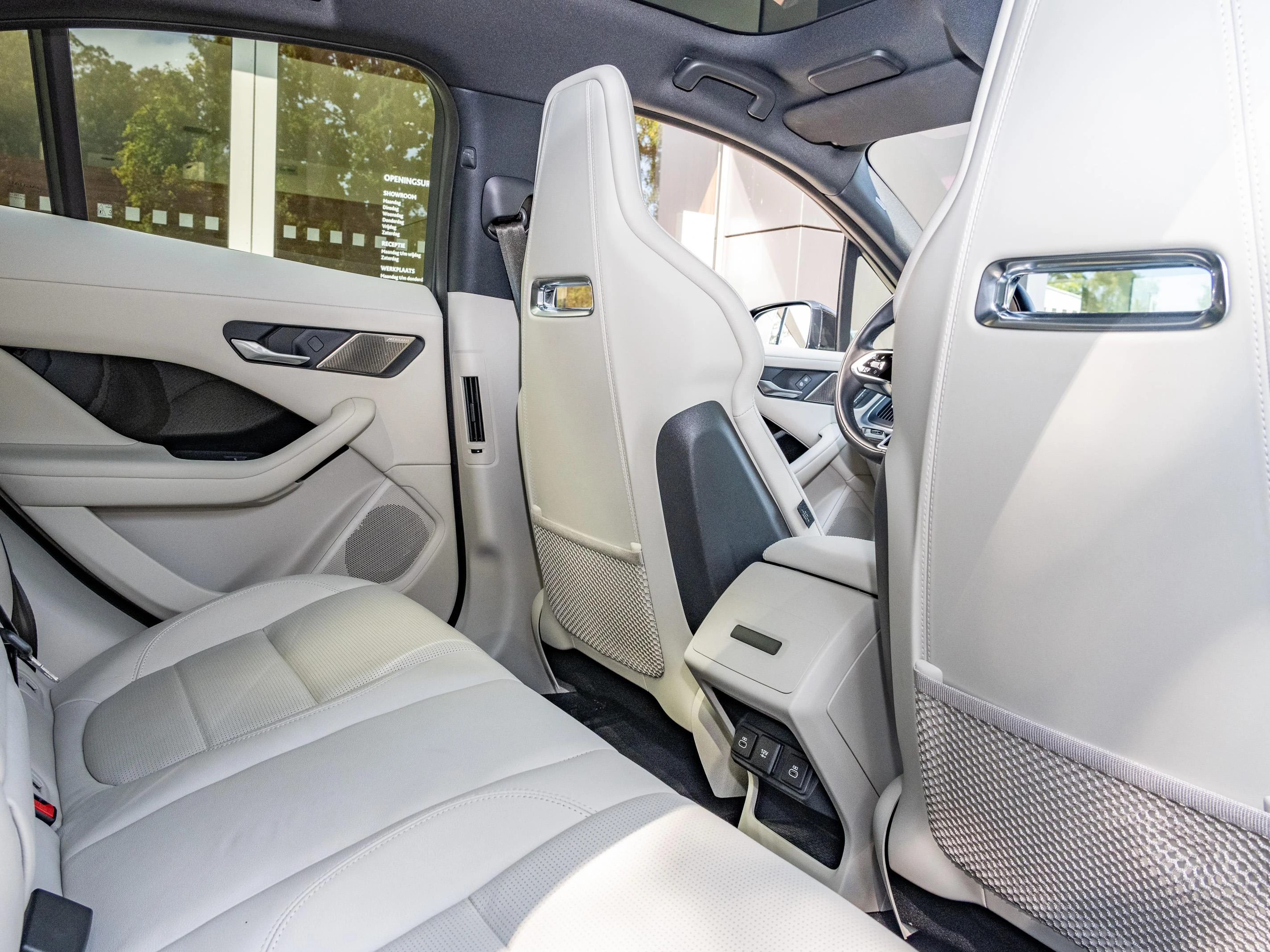 Jaguar-I-PACE-image-21