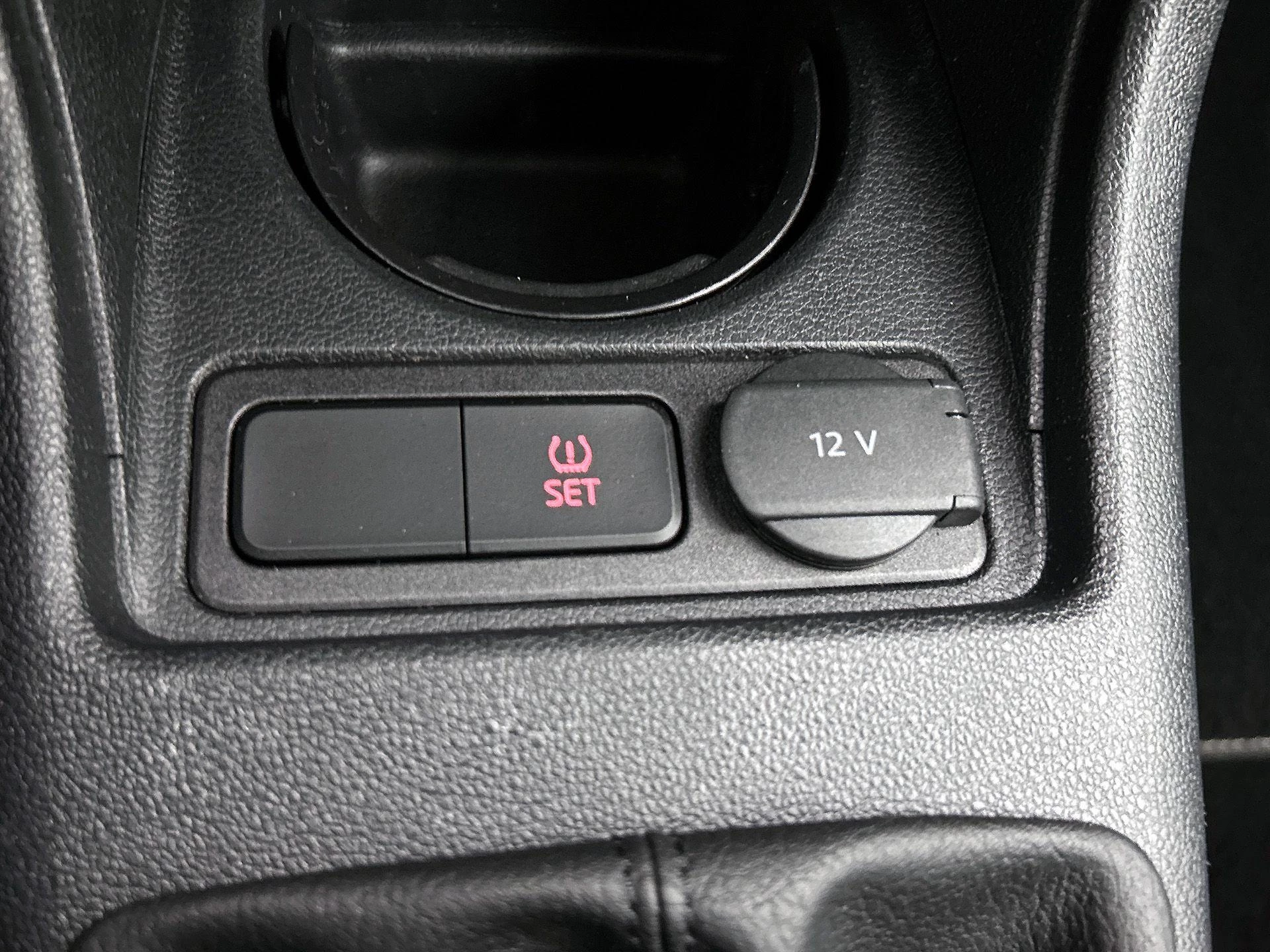 Volkswagen-up!-image-21