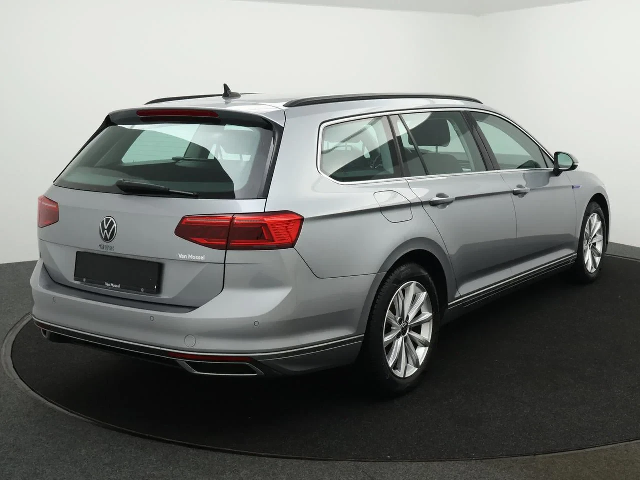 Volkswagen-Passat-image-10