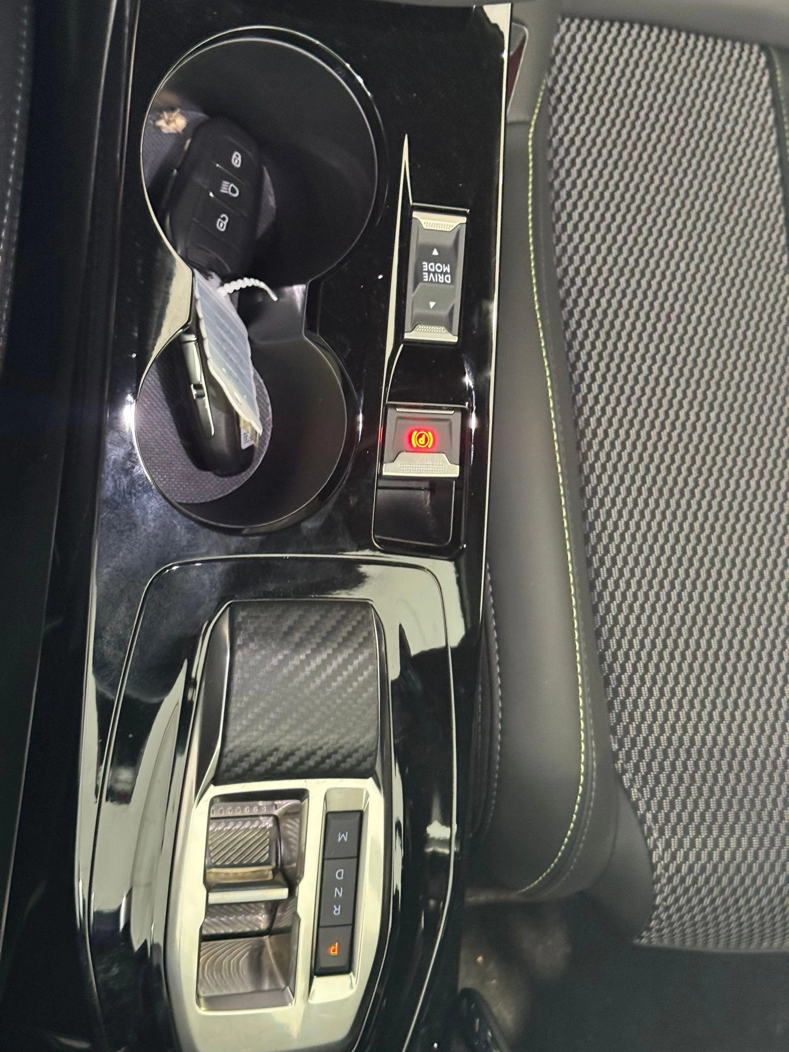 Peugeot-208-image-1