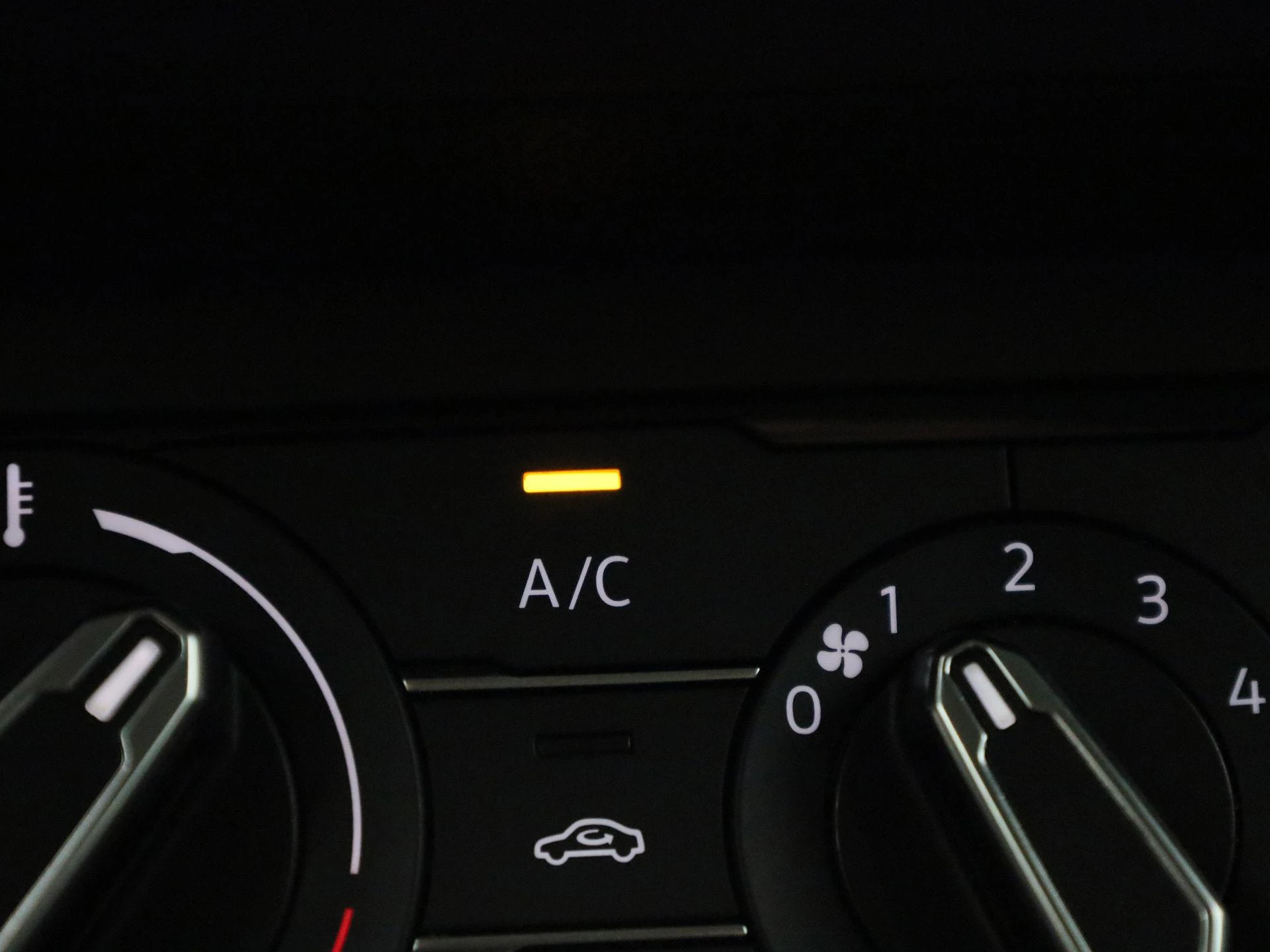 Volkswagen-Polo-image-23