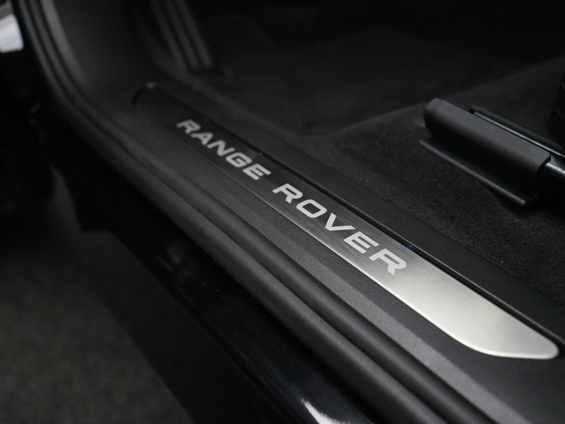 Land Rover-Range Rover Evoque-image-34
