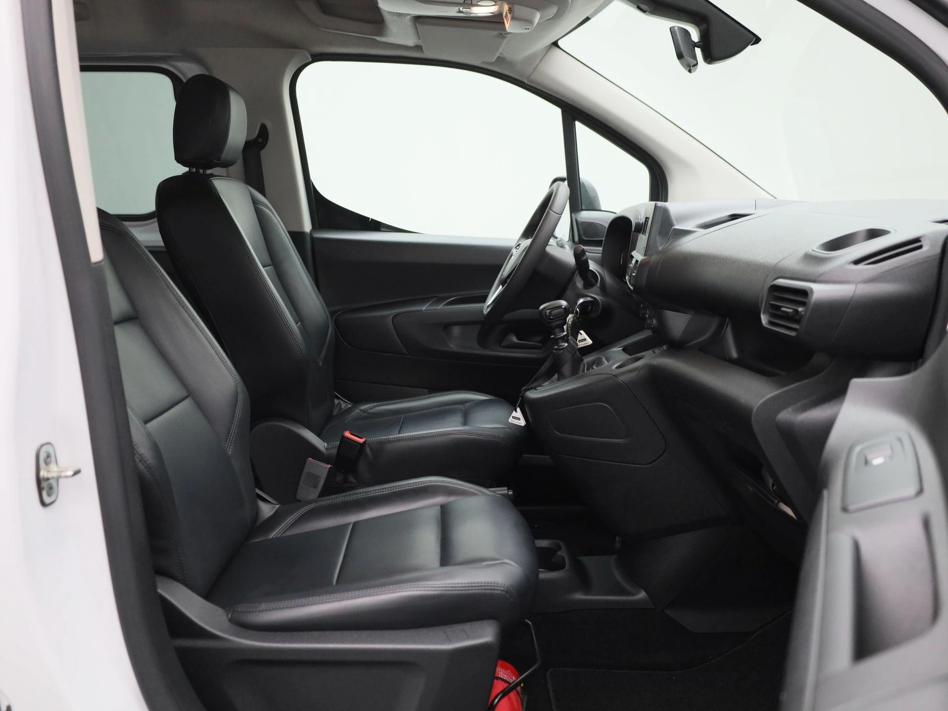 Opel-Combo Life-image-12