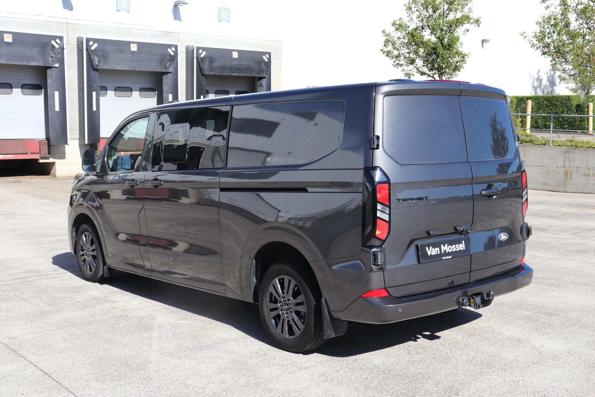 Ford-Transit Custom-image-3