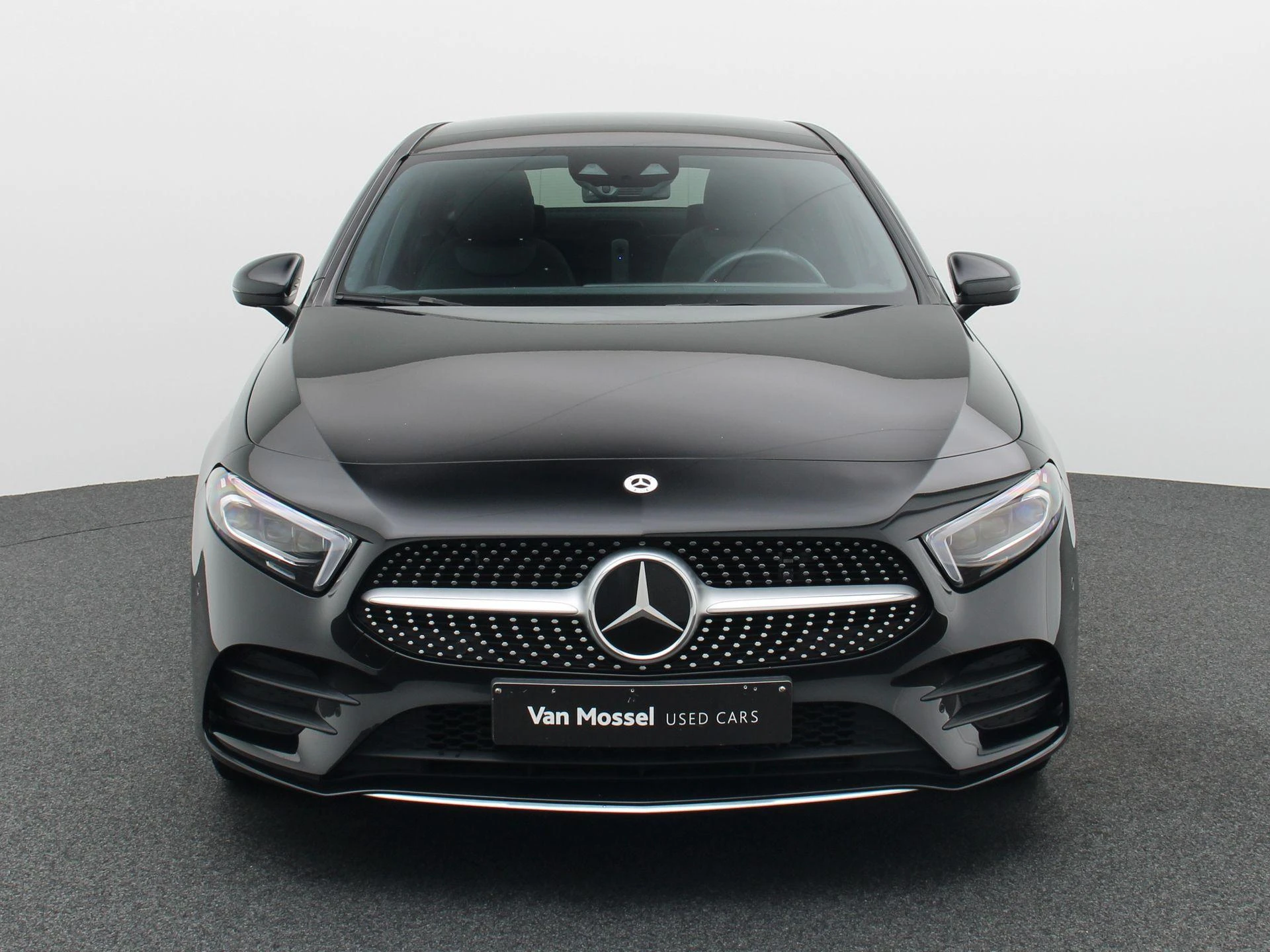 Mercedes-Benz A-Klasse 250 e Sedan AMG Line + PANO DAK + MULTIBEAM LED + CARPLAY +