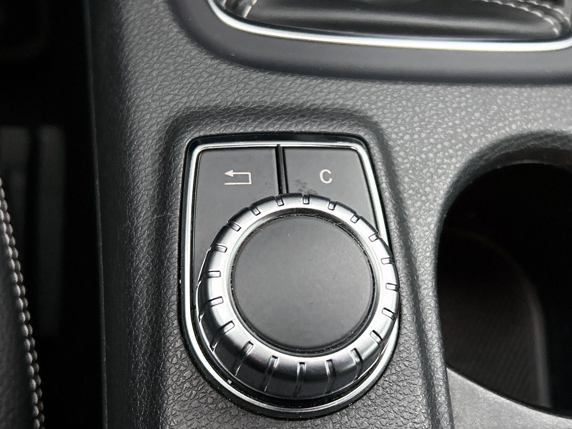 Mercedes-Benz-A-Klasse-image-9