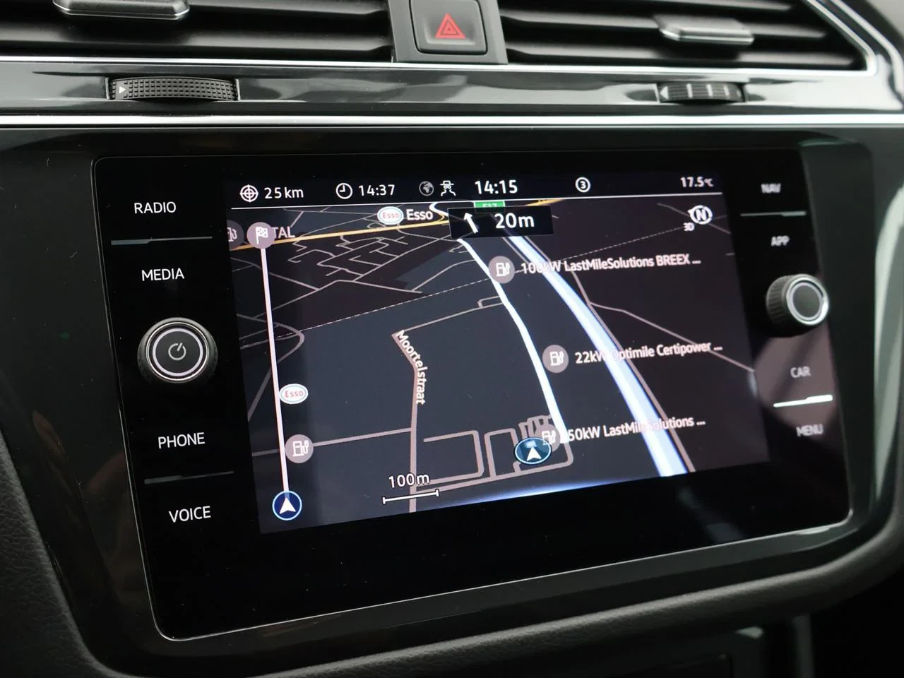 Volkswagen-Tiguan-image-16
