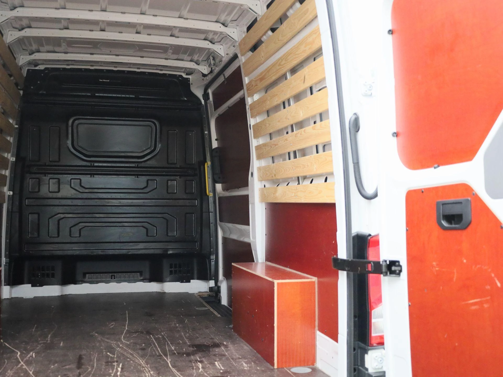 Volkswagen Crafter 2.0 TDI L3H3 Highline 140PK