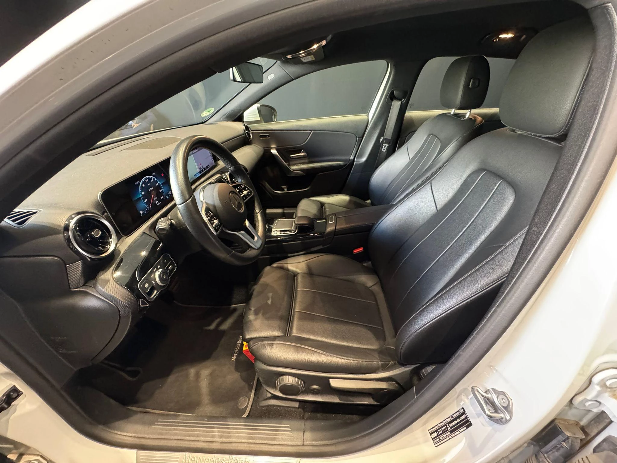 Mercedes-Benz Classe A 180 d Business Solution + TREKHAAK + MULTIBEAM + LEDER +